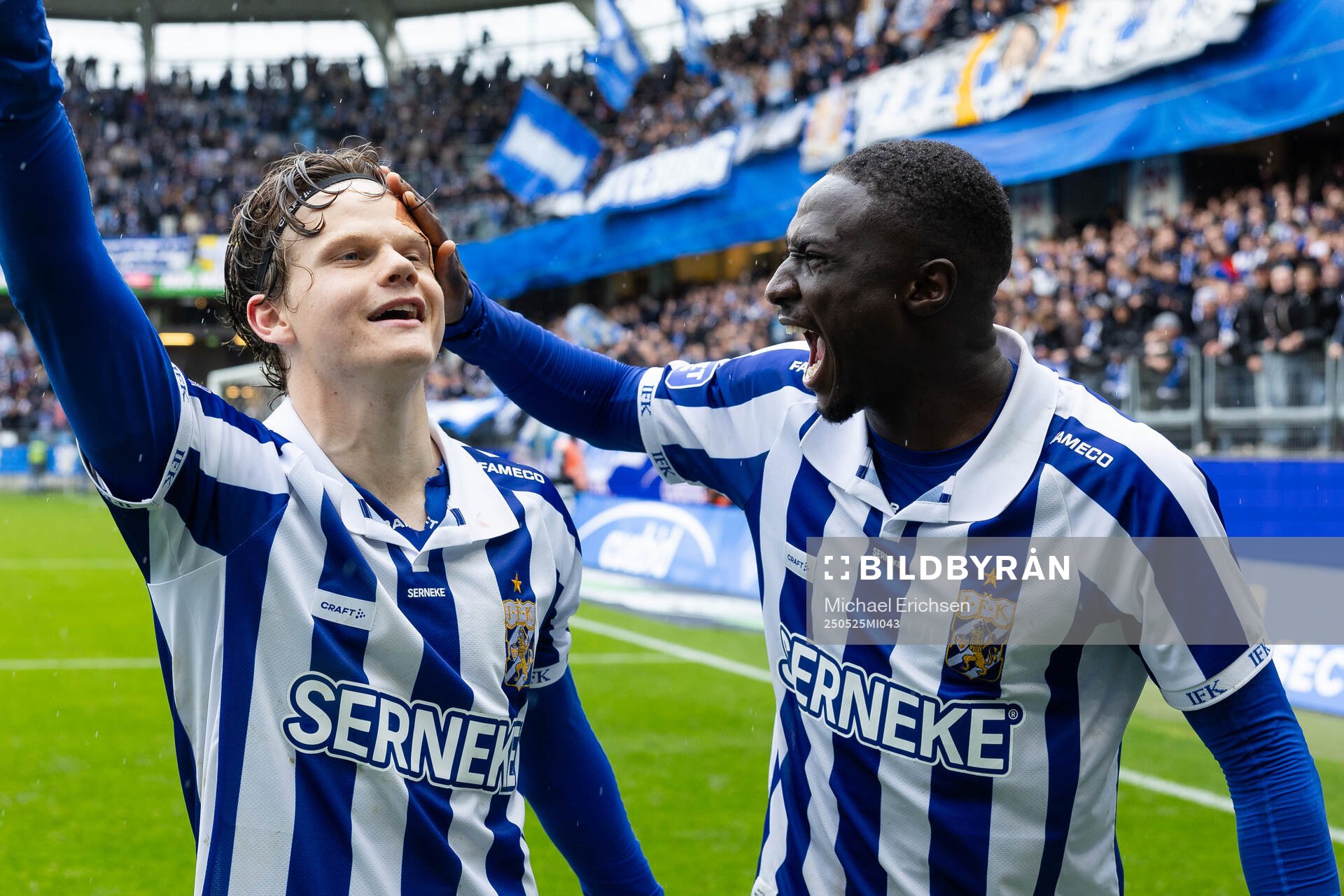 IFK Göteborgs Kolbeinn Thordarson och Imam Jagne jublar efter fotbollsmatchen i Allsvenskan mellan IFK Göteborg och Malmö FF den 25 maj 2025 i Göteborg.