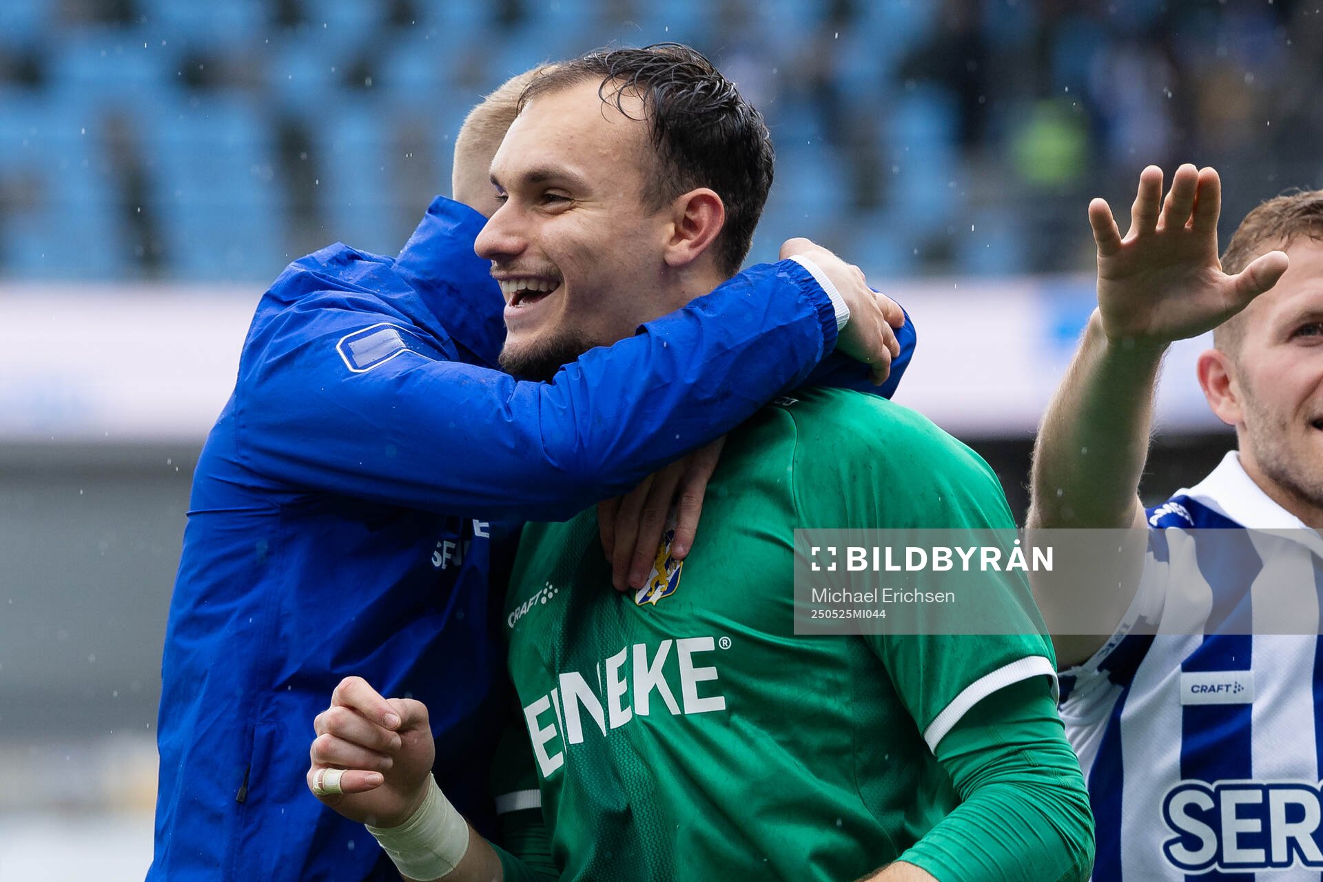 IFK Göteborgs målvakt Elis Bishesari efter fotbollsmatchen i Allsvenskan mellan IFK Göteborg och Malmö FF den 25 maj 2025 i Göteborg.