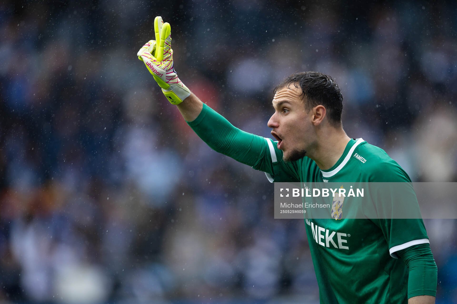 IFK Göteborgs målvakt Elis Bishesari under fotbollsmatchen i Allsvenskan mellan IFK Göteborg och Malmö FF den 25 maj 2025 i Göteborg.
