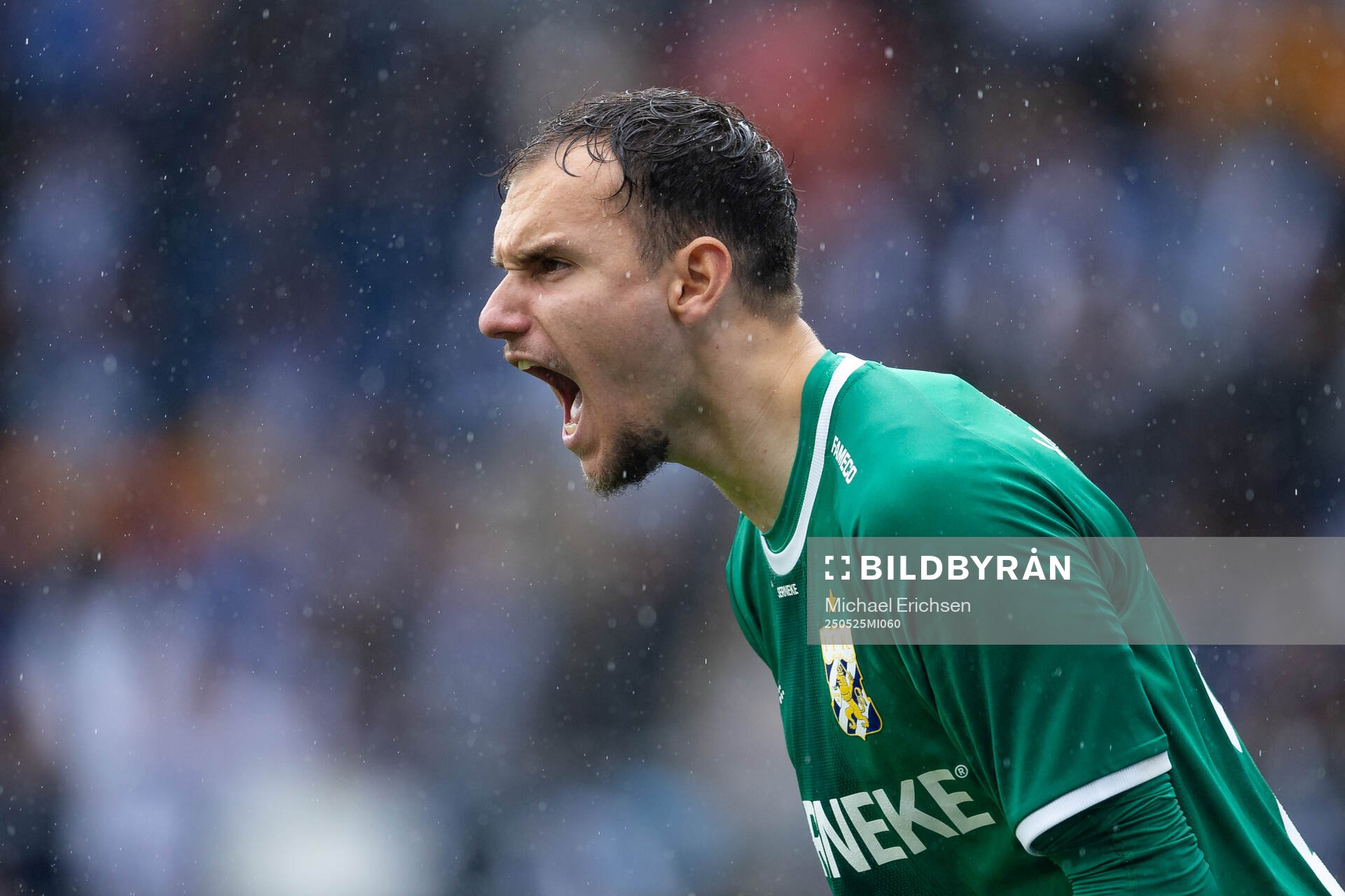 IFK Göteborgs målvakt Elis Bishesari under fotbollsmatchen i Allsvenskan mellan IFK Göteborg och Malmö FF den 25 maj 2025 i Göteborg.