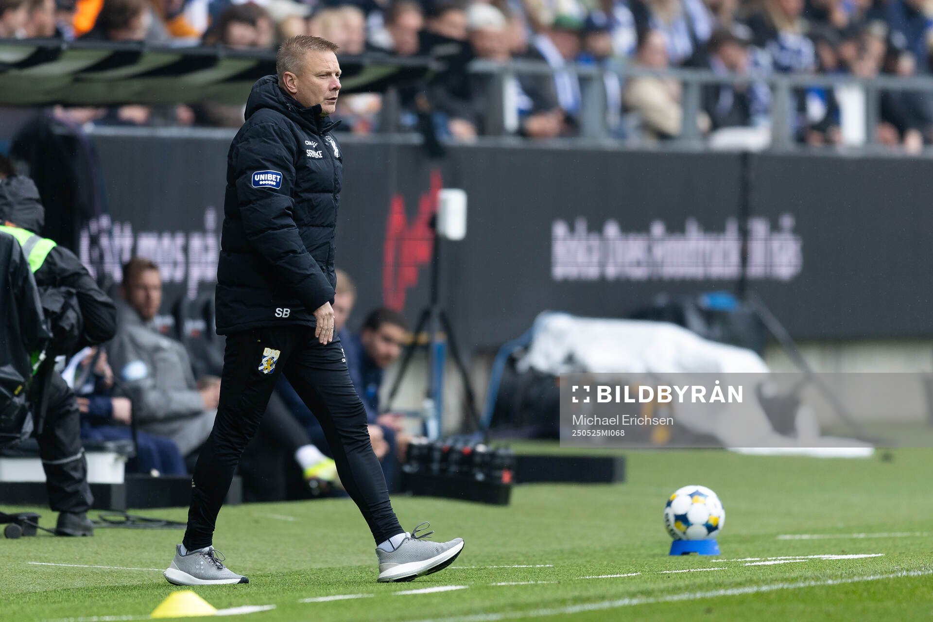 IFK Göteborgs tränare Stefan Billborn under fotbollsmatchen i Allsvenskan mellan IFK Göteborg och Malmö FF den 25 maj 2025 i Göteborg.