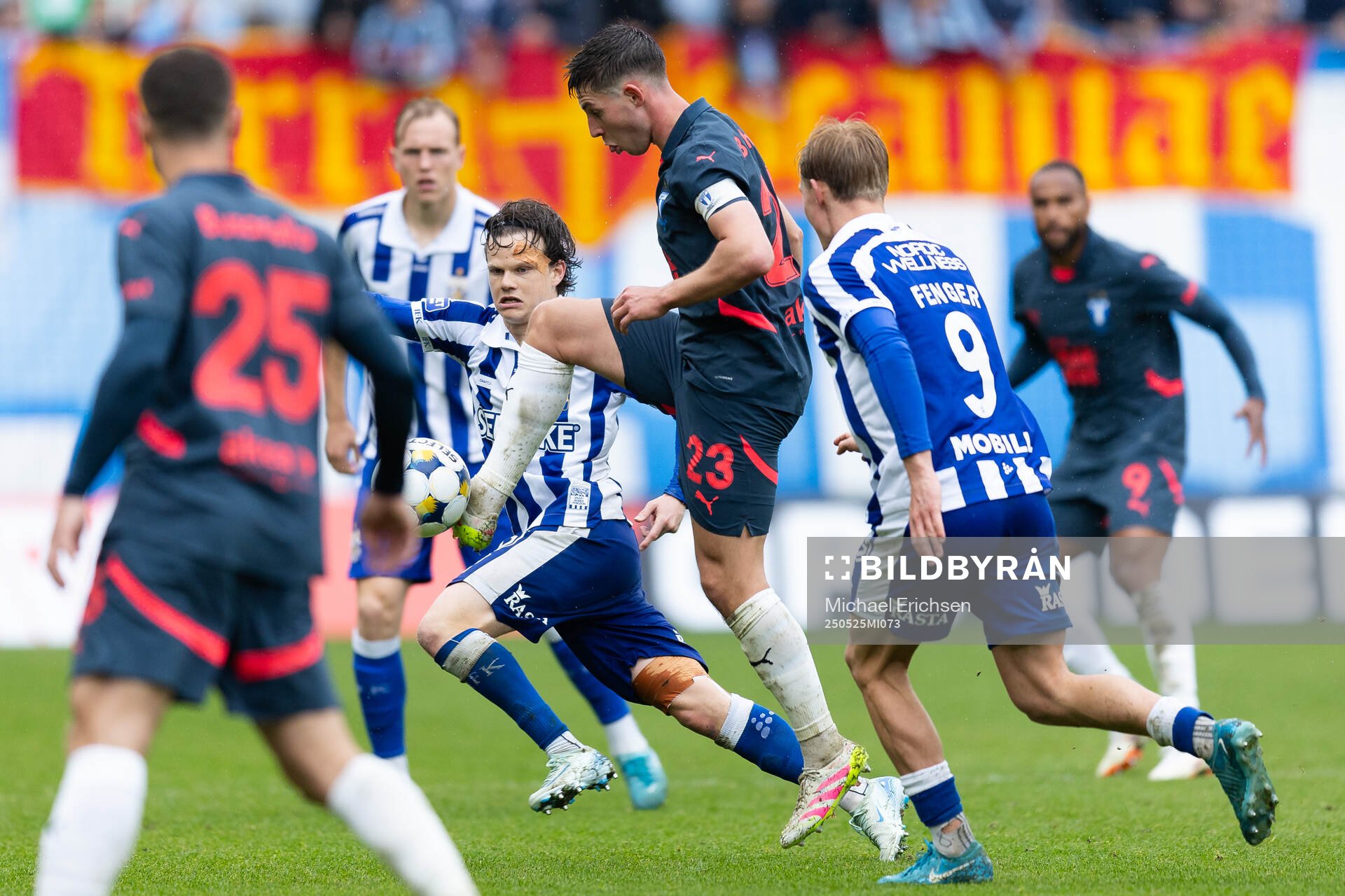 Malmö FFs Lasse Berg Johnsen under fotbollsmatchen i Allsvenskan mellan IFK Göteborg och Malmö FF den 25 maj 2025 i Göteborg. 