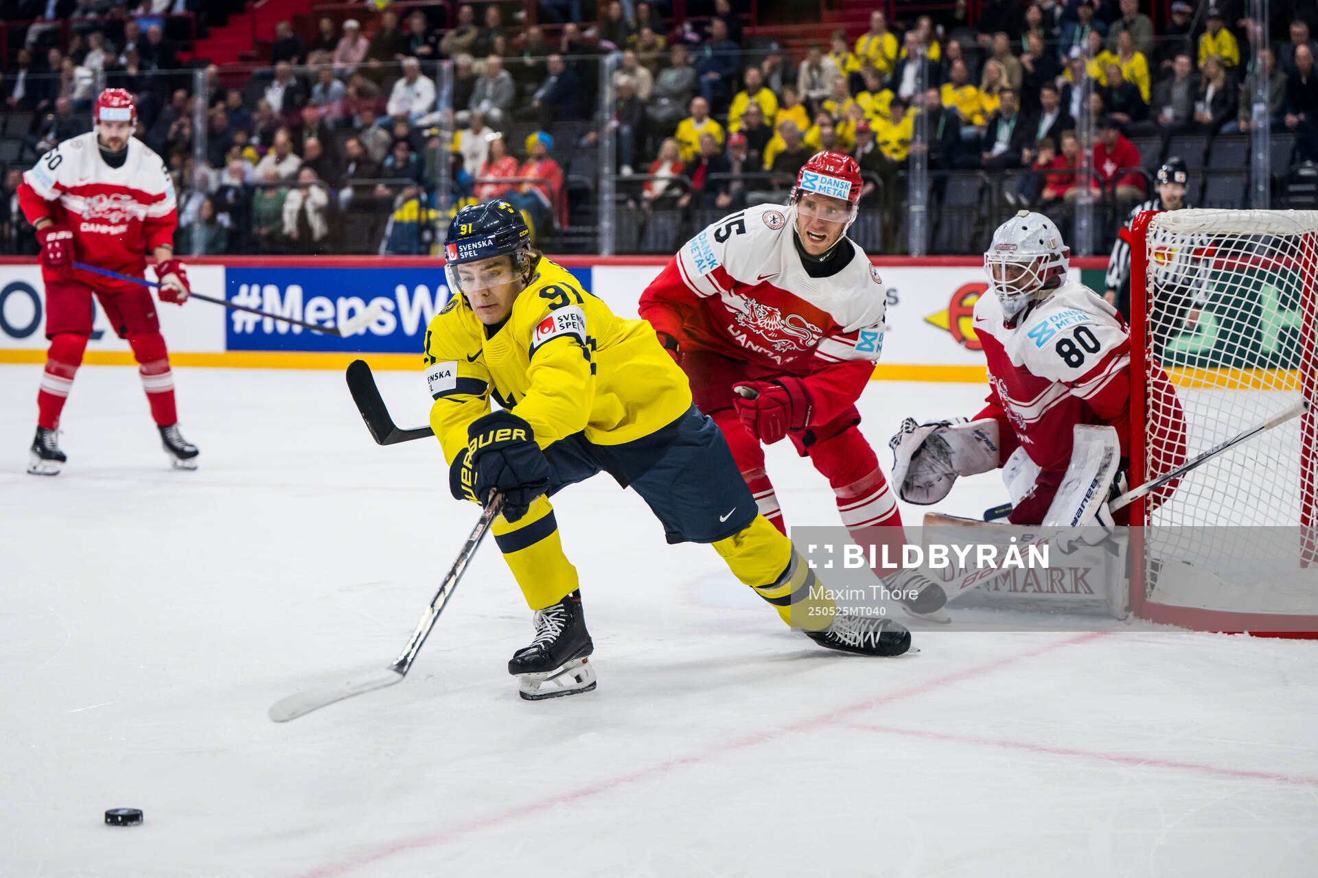 Leo Carlsson of Sweden competes for the puck with Matias