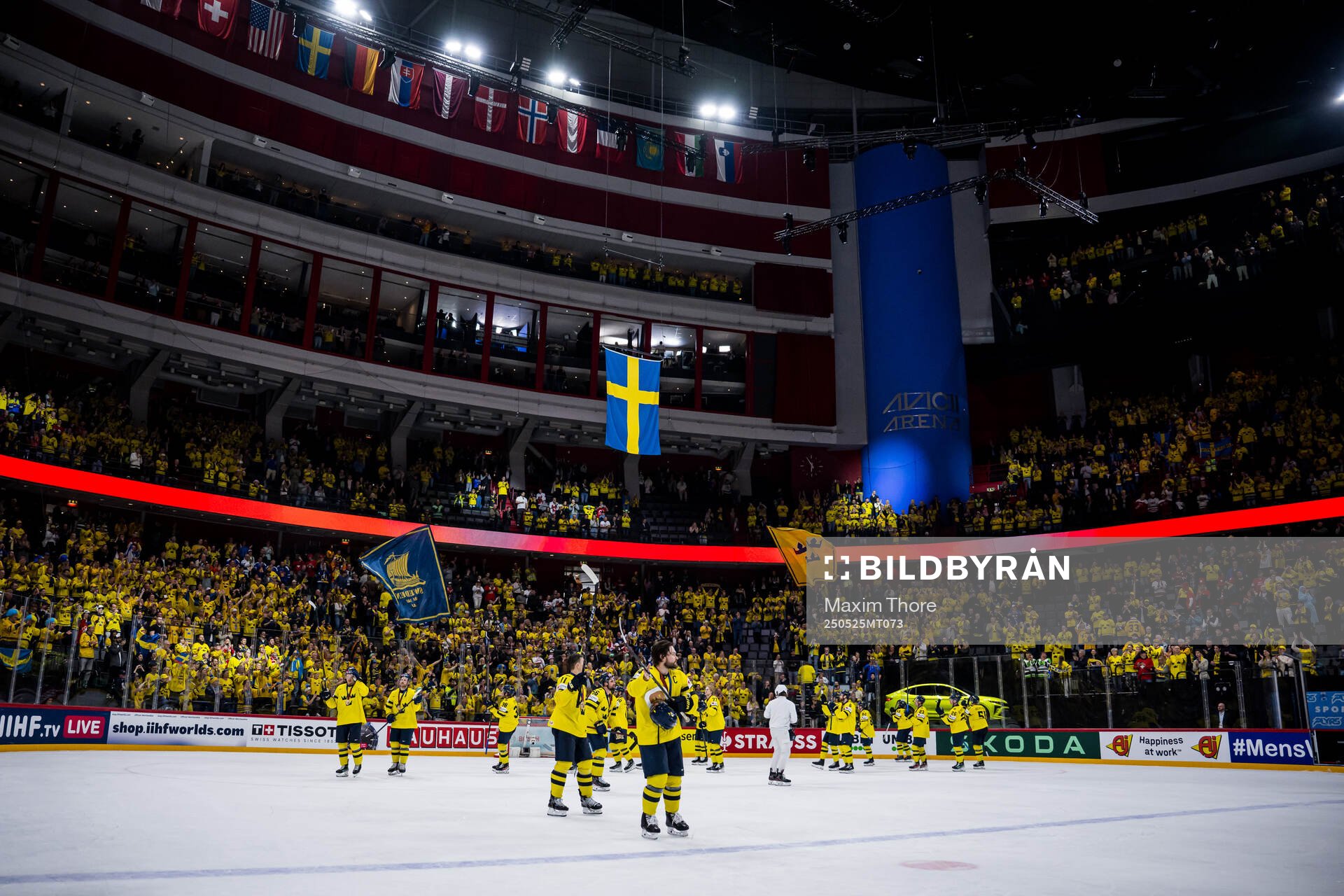 Players of Sweden recognizes the spectators