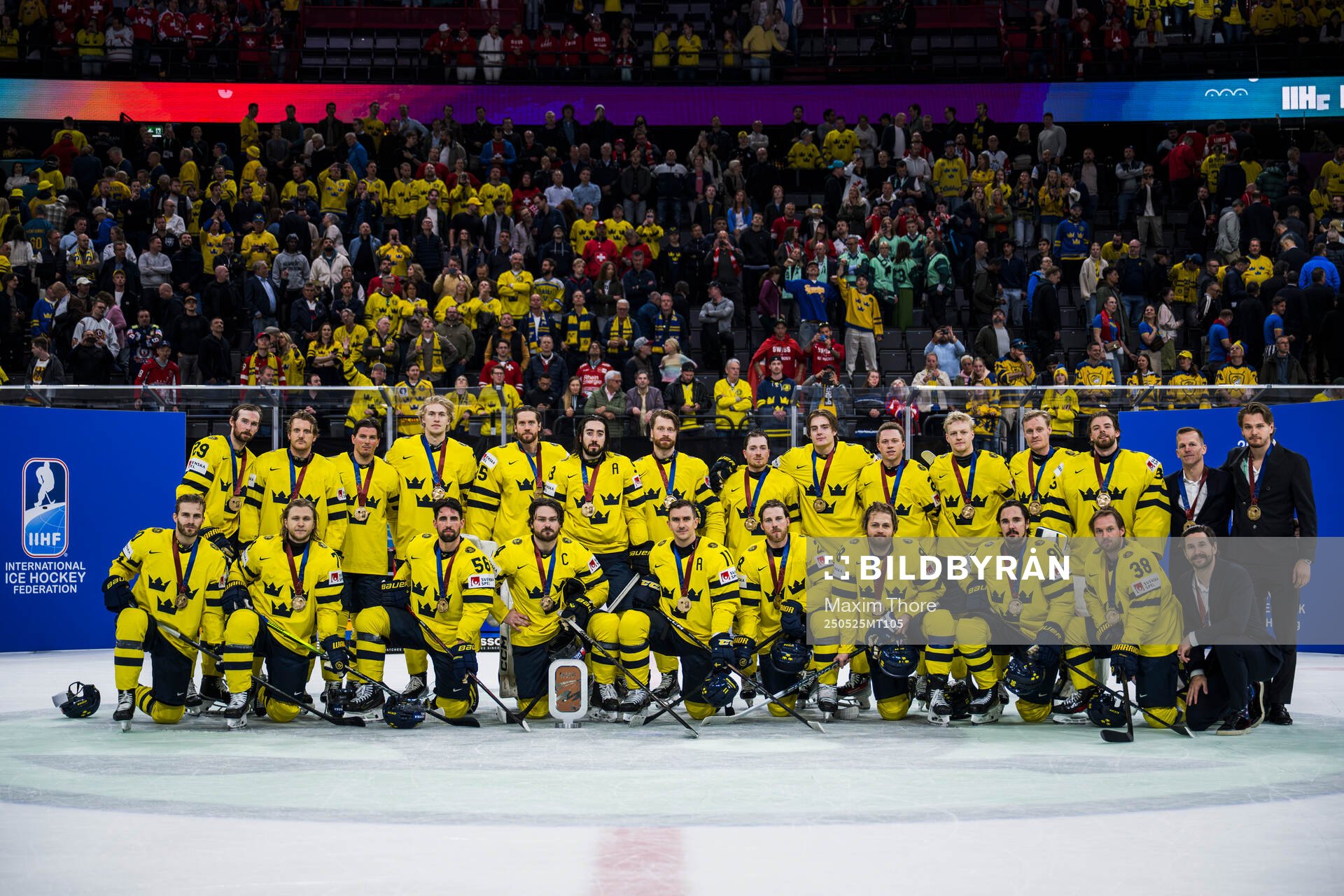 The players of Sweden pose for a bronze medal picture
