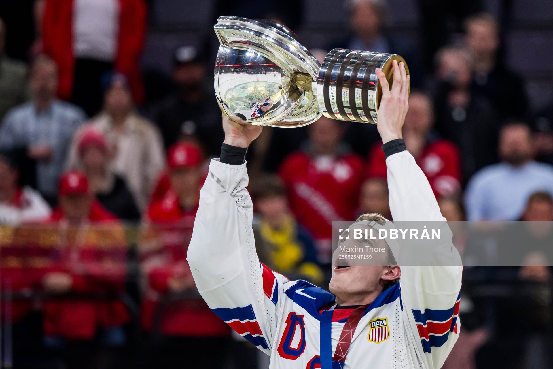 Tage Thompson of USA celebrates with t he trophy