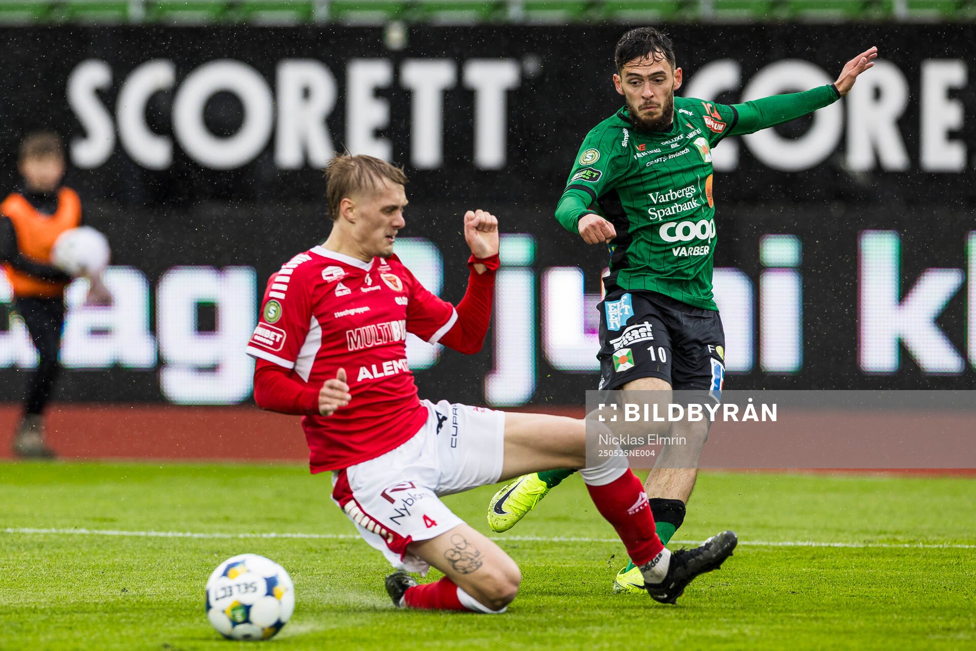 Kalmars Rony Jansson och Varbergs Laorent Shabani