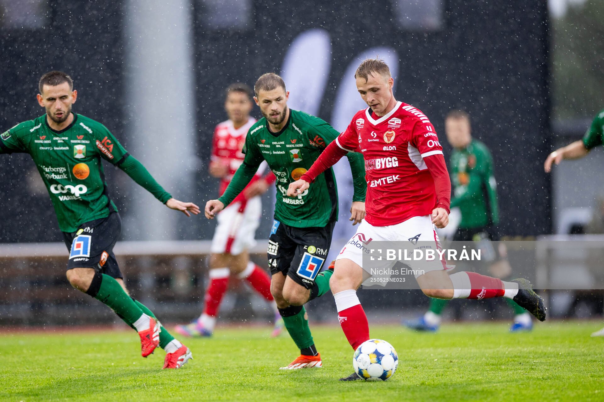 Kalmars Sivert Engh Øverby under fotbollsmatchen i Superettan mellan Varberg och Kalmar den 25 maj 2025 i Varberg. 