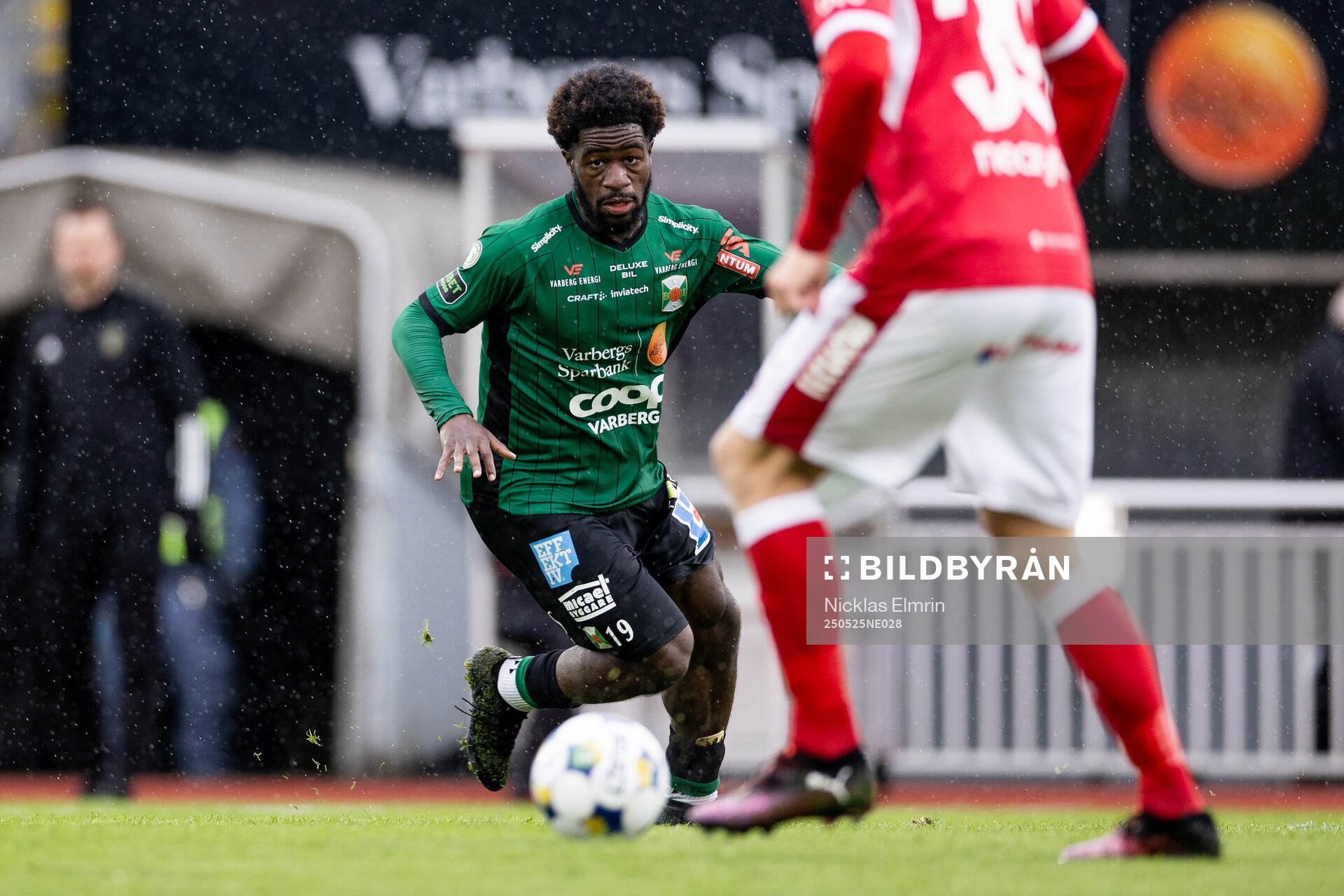 Varbergs Kevin Appiah Nyarko under fotbollsmatchen i Superettan mellan Varberg och Kalmar den 25 maj 2025 i Varberg. 