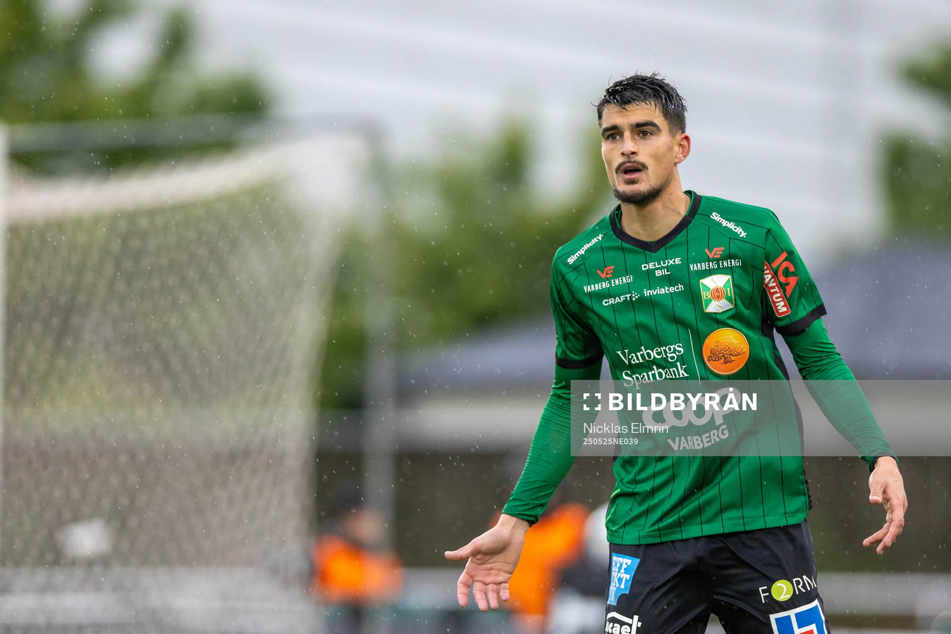 Varbergs Marc Ante Tokich under fotbollsmatchen i Superettan mellan Varberg och Kalmar den 25 maj 2025 i Varberg. 