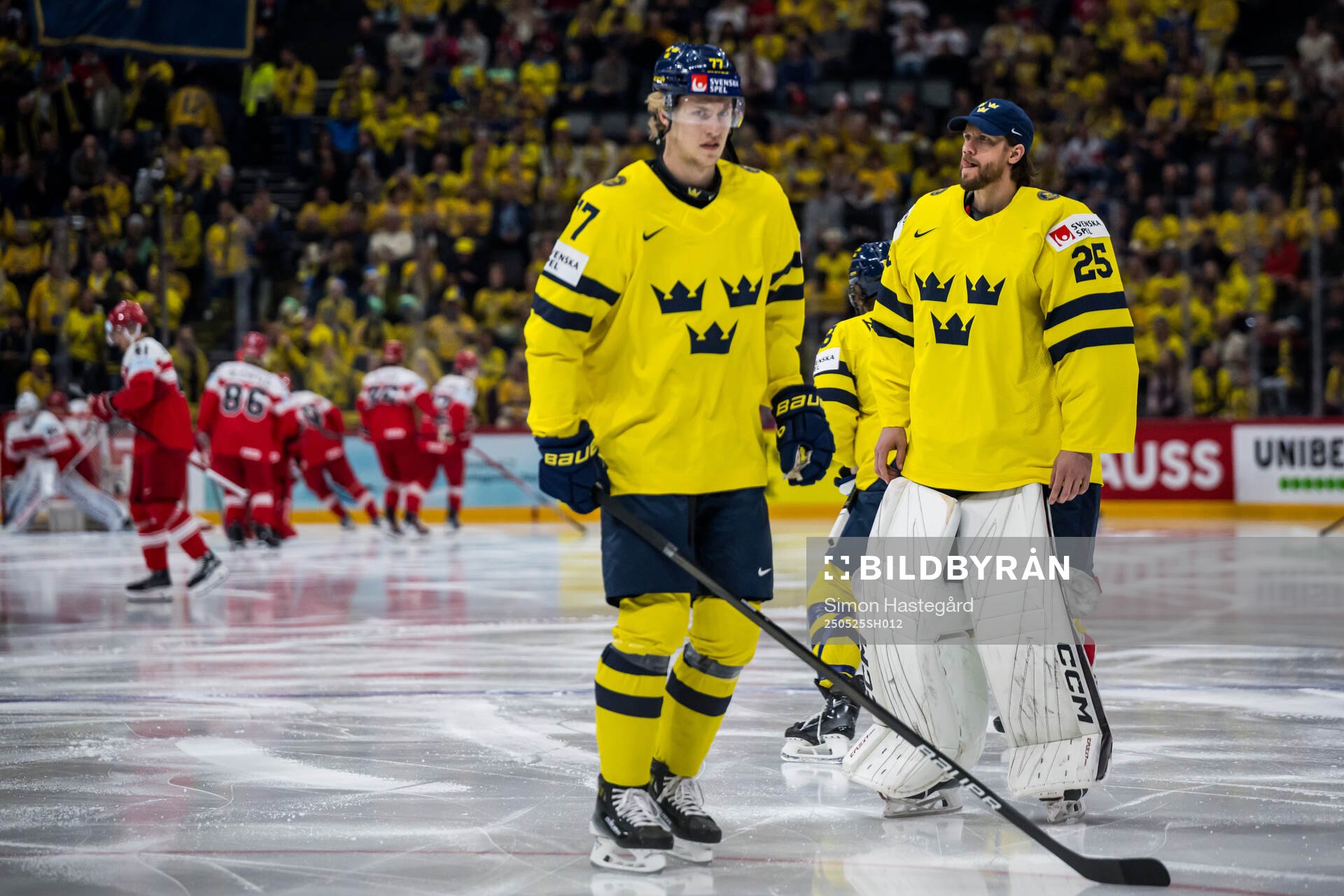 Simon Edvinsson and goaltender Jacob Markström of Sweden