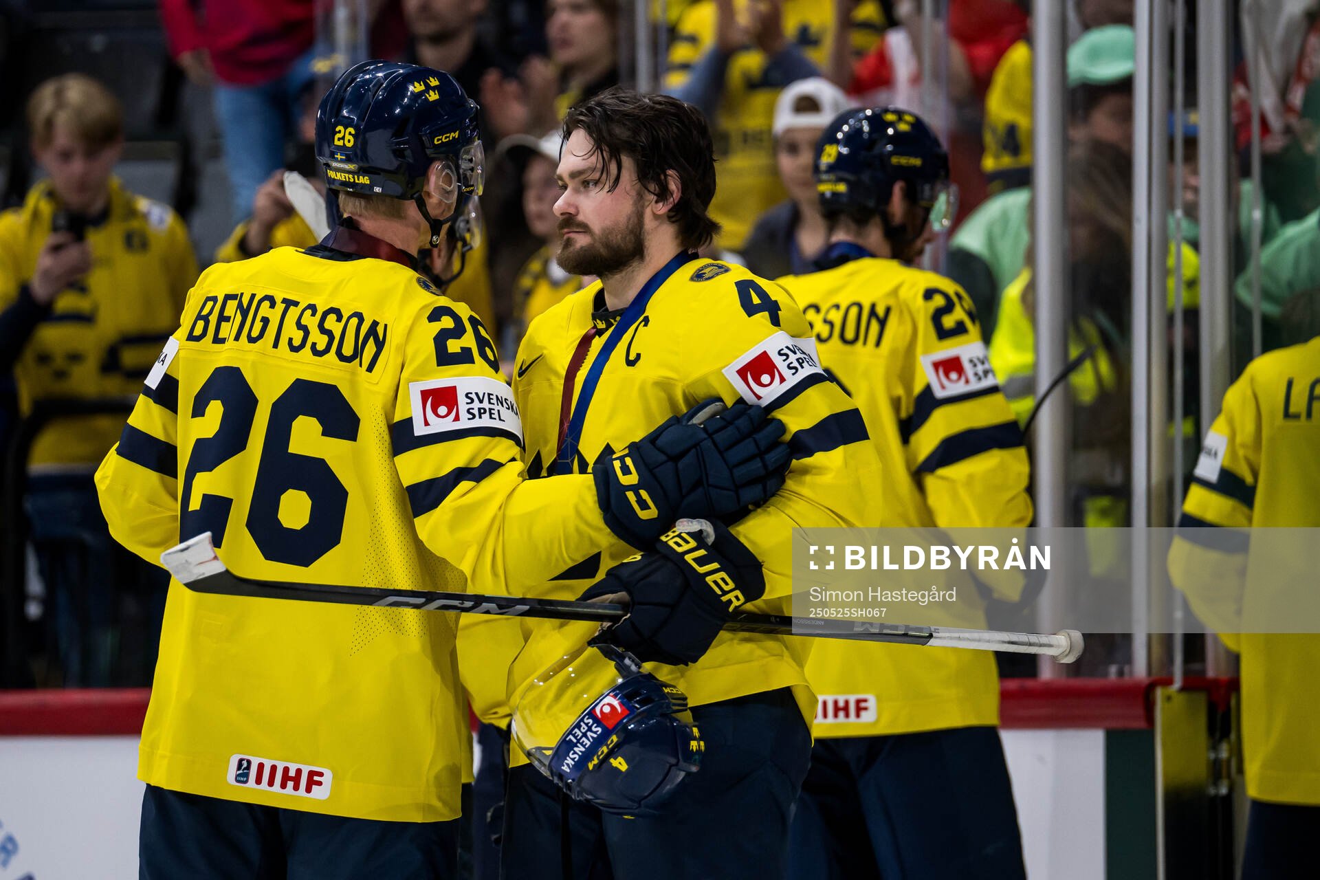 Anton Bengtsson and Rasmus Andersson with their bronze medal