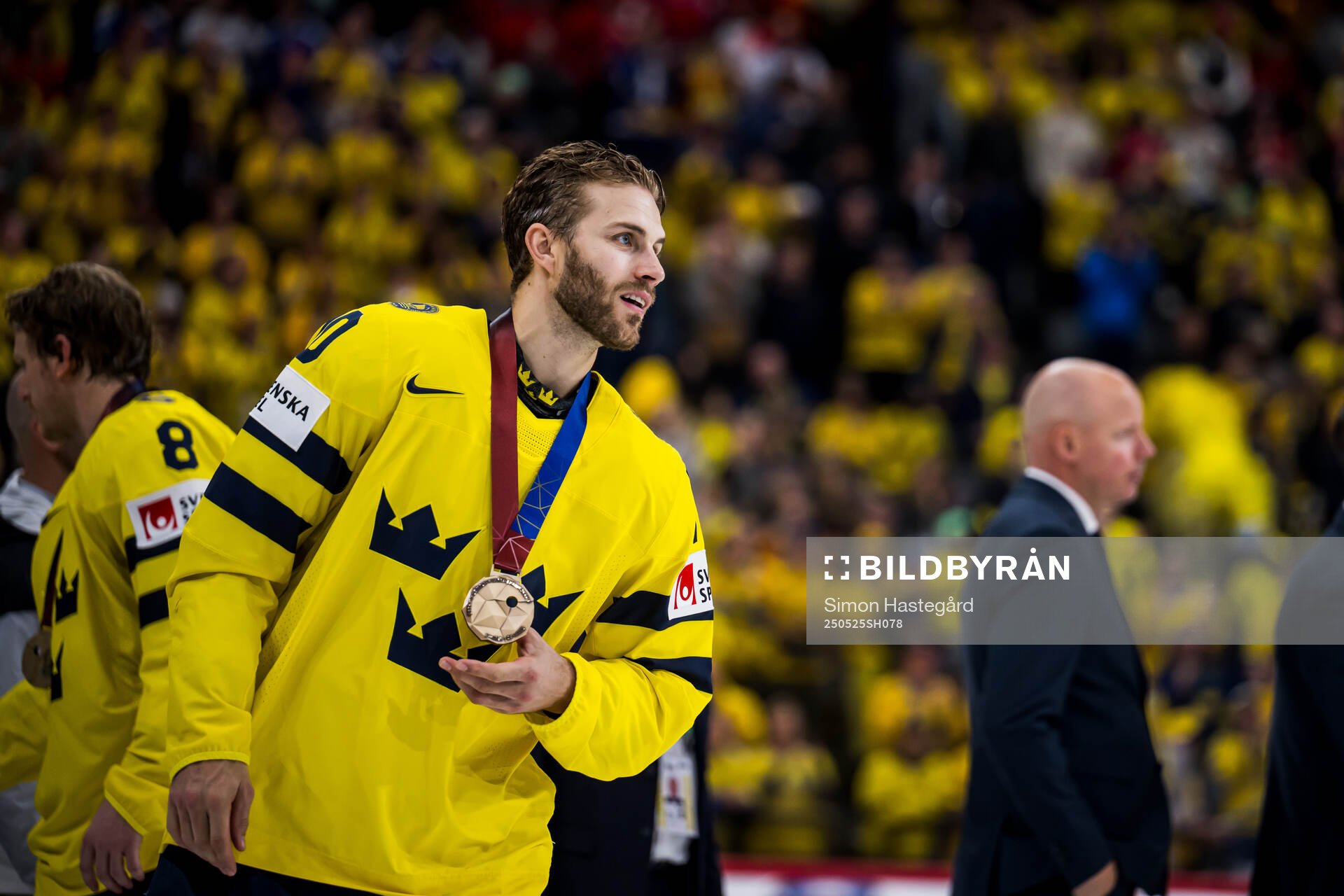 Alexander Wennberg of Sweden with the bronze medal
