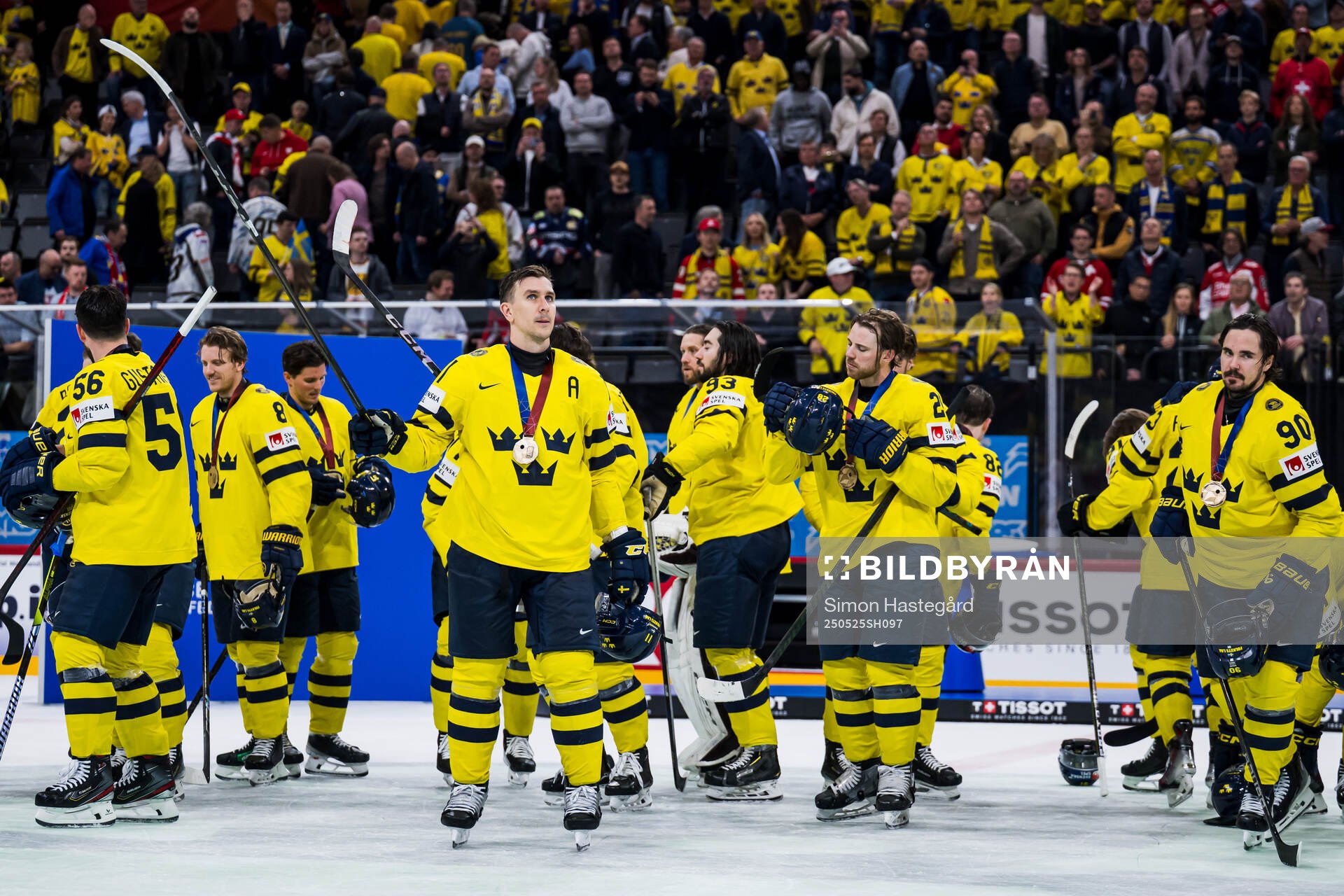 Mikael Backlund of Sweden with the bronze medal