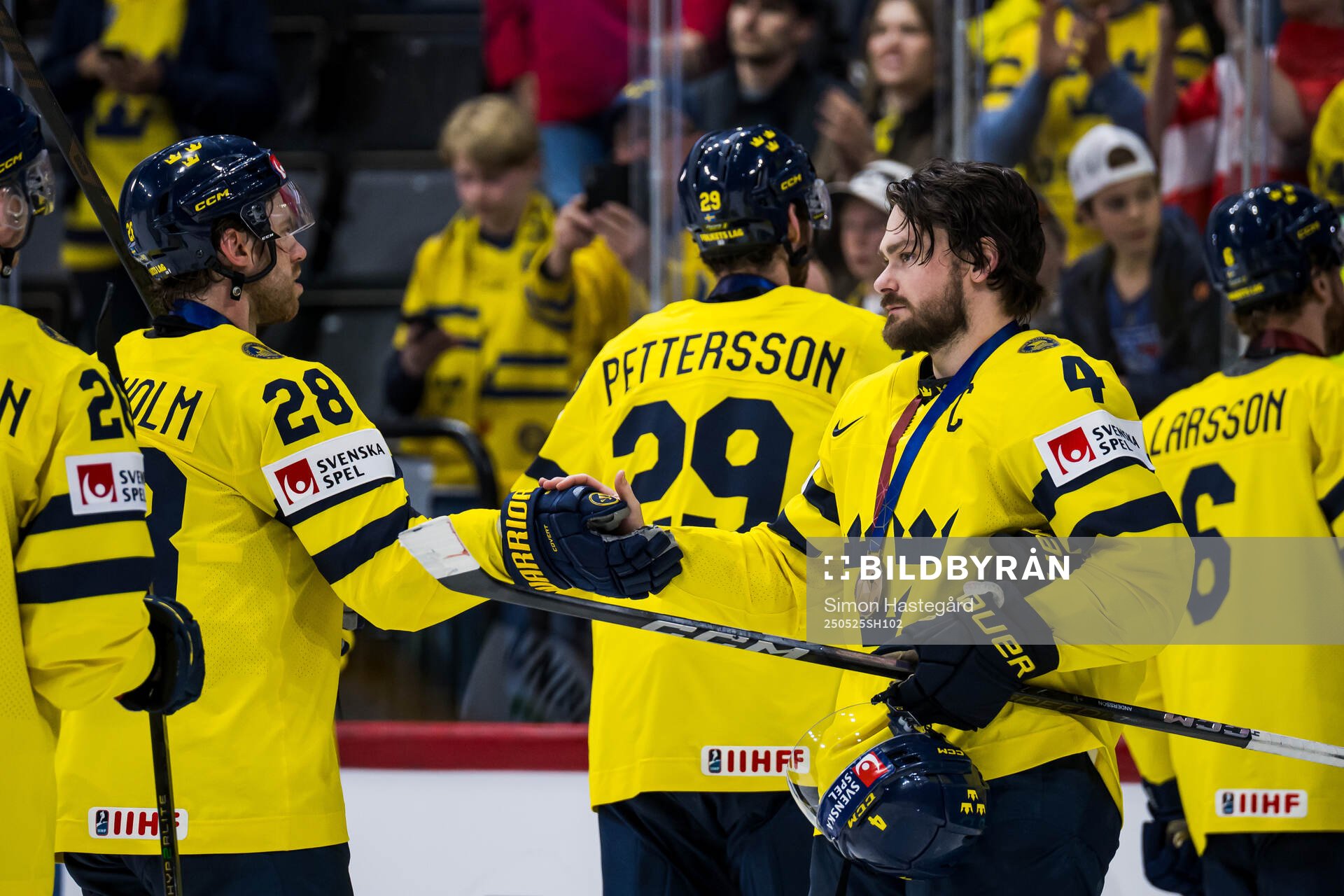 Elias Lindholm and Rasmus Andersson of Sweden with the