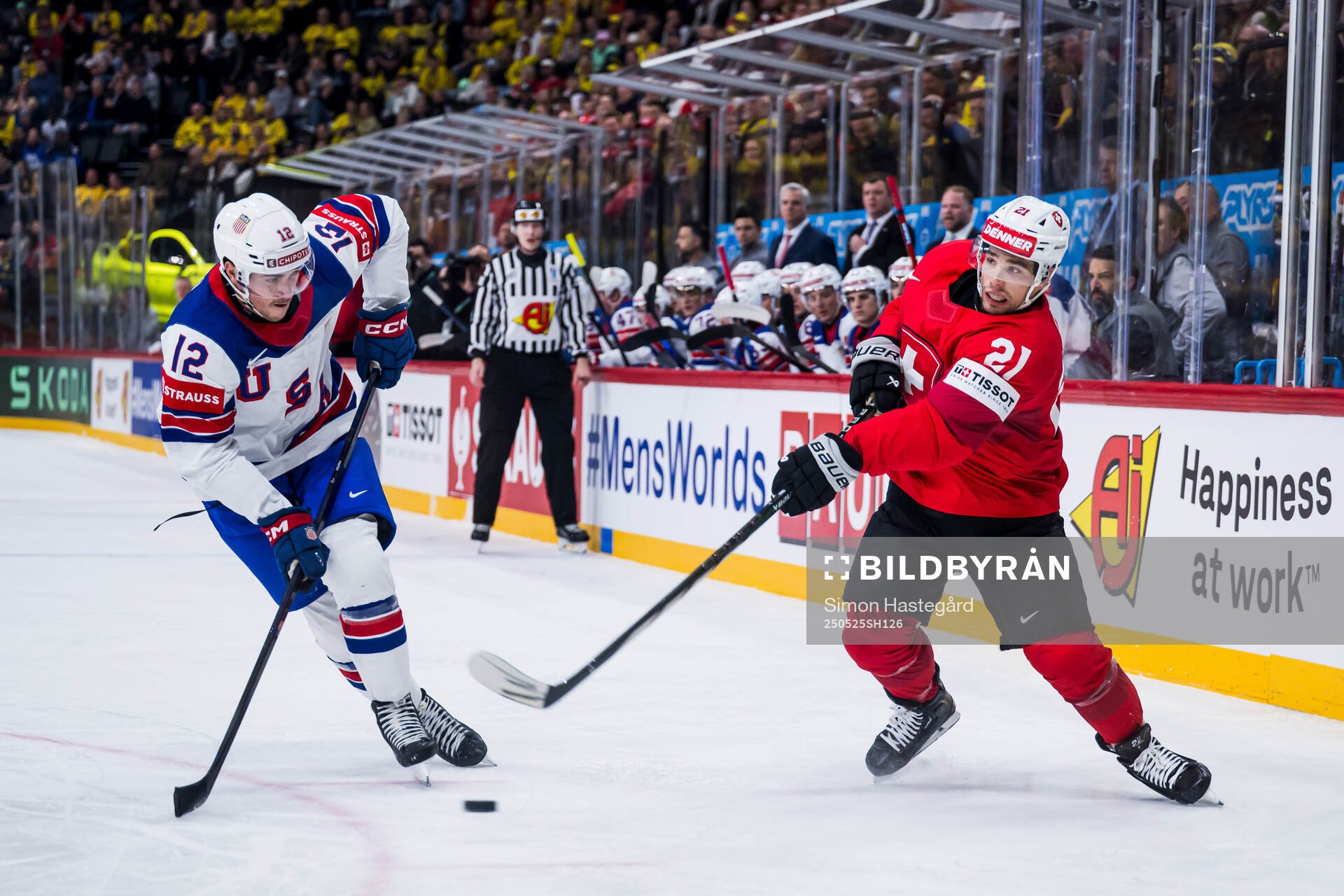 Shane Pinto of USA and Kevin Fiala of Switzerland