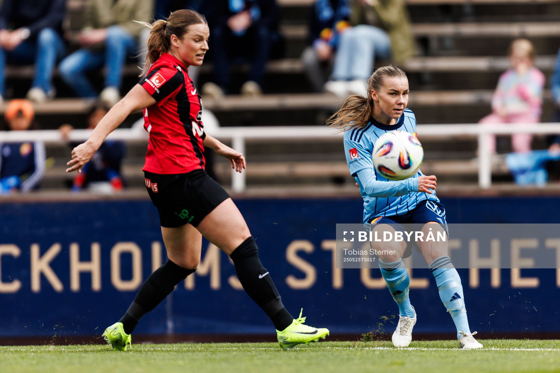 Djurgårdens Ebba Hed under fotbollsmatchen i Damallsvenskan mellan Djurgården och Brommapojkarna den 25 maj 2025 i Stockholm. 