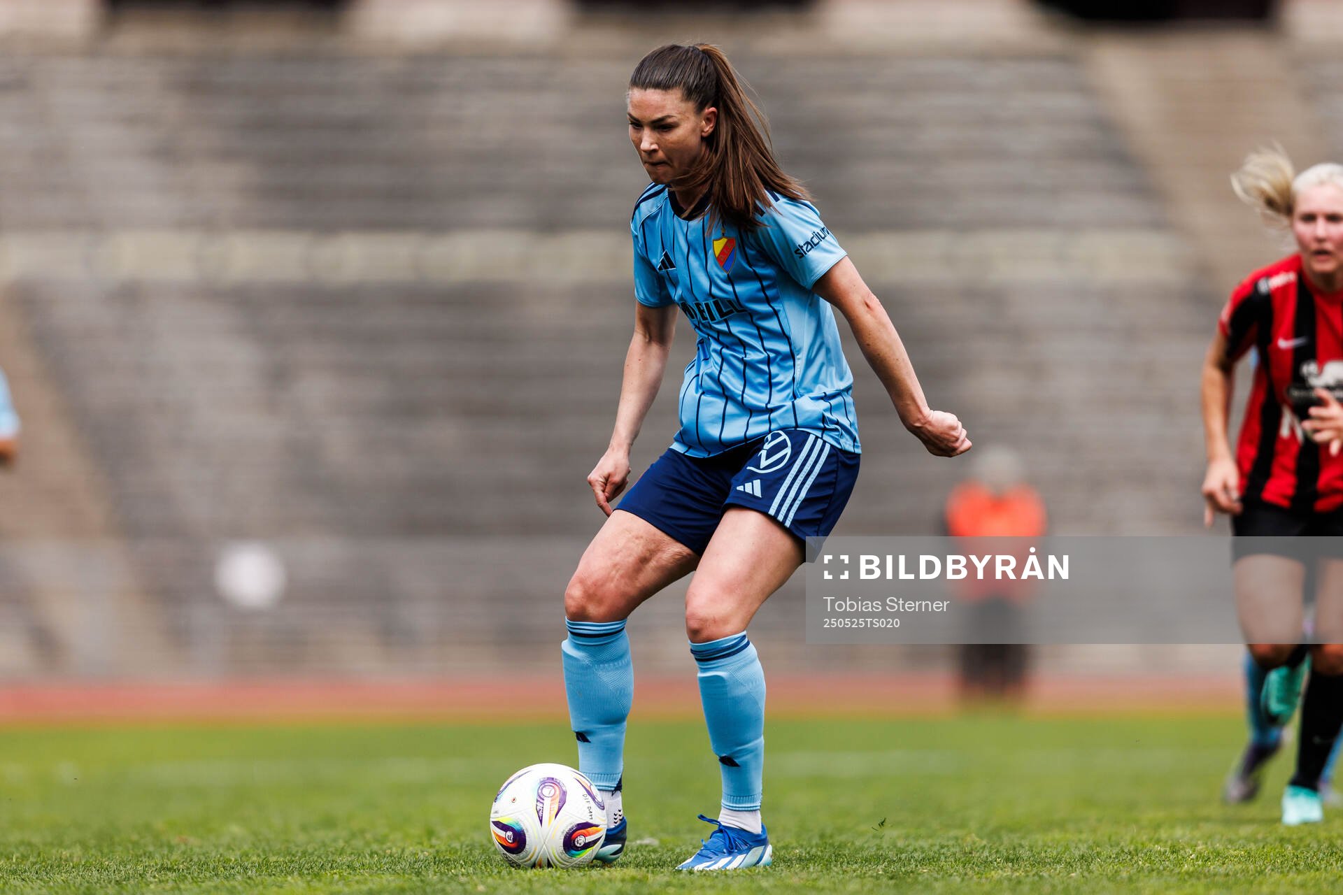 Djurgårdens Alexsandra Lobanova under fotbollsmatchen i Damallsvenskan mellan Djurgården och Brommapojkarna den 25 maj 2025 i Stockholm.