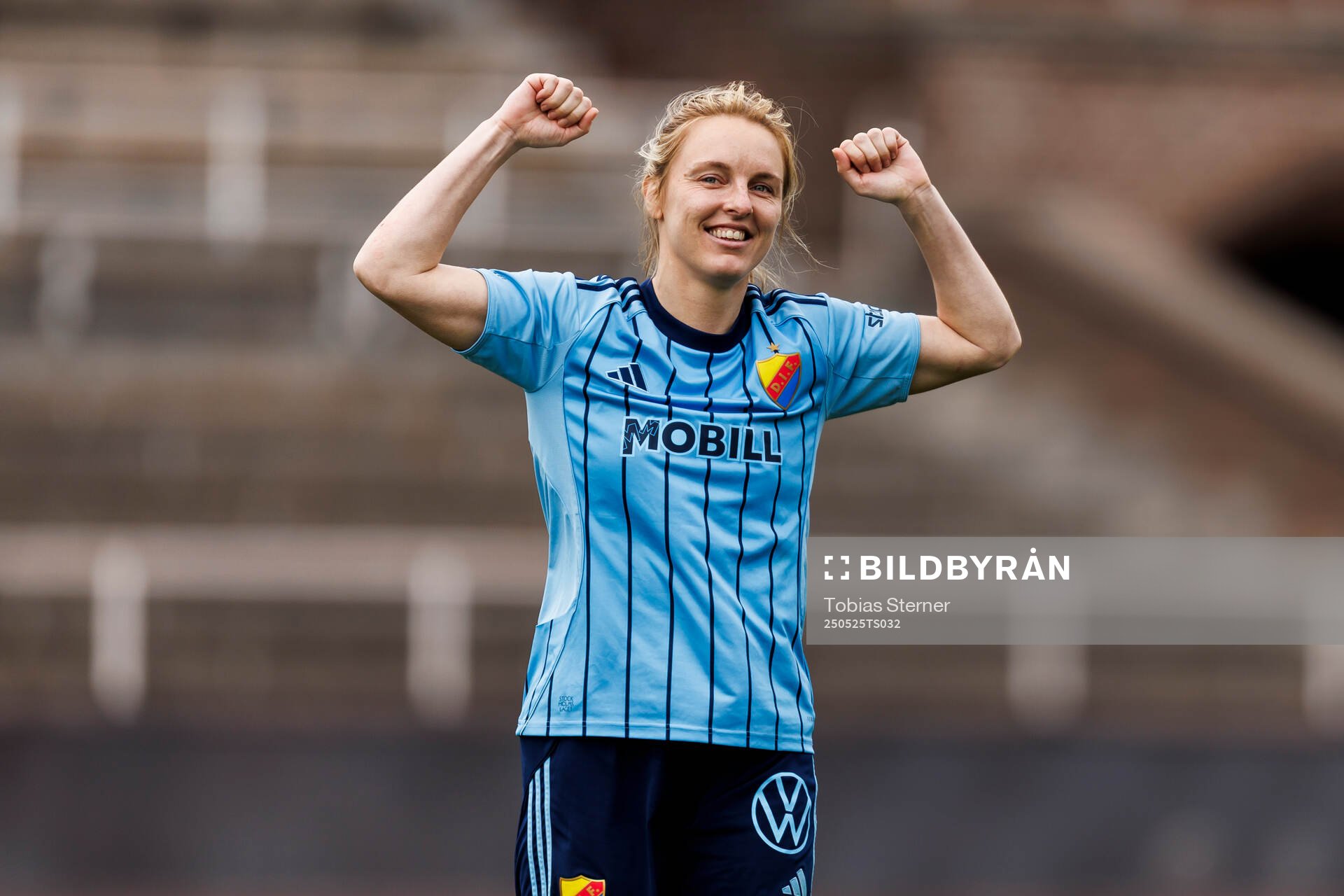 Djurgårdens Mimmi Larsson jublar efter fotbollsmatchen i Damallsvenskan mellan Djurgården och Brommapojkarna den 25 maj 2025 i Stockholm.