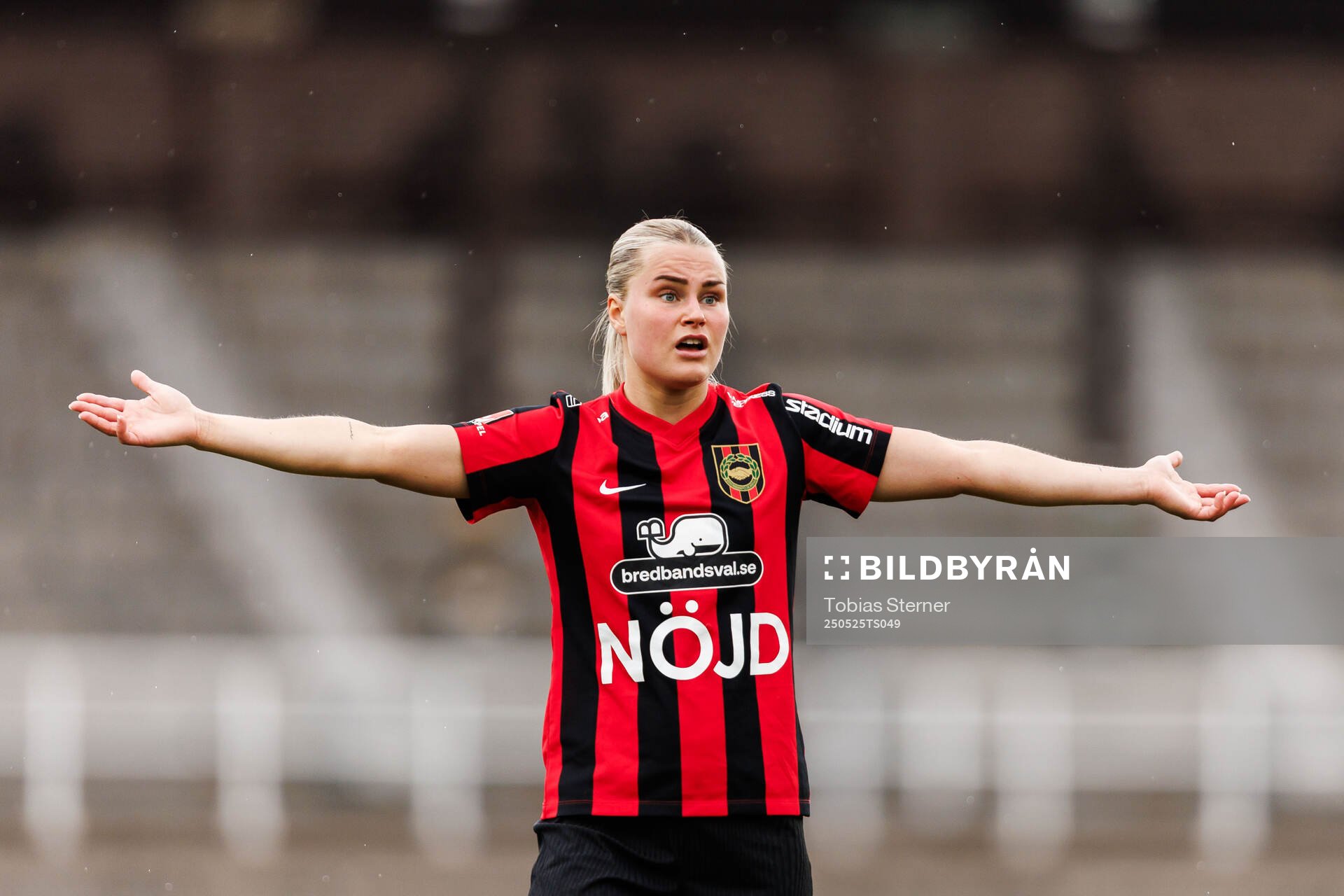 Brommapojkarnas Johanna Svedberg under fotbollsmatchen i Damallsvenskan mellan Djurgården och Brommapojkarna den 25 maj 2025 i Stockholm.