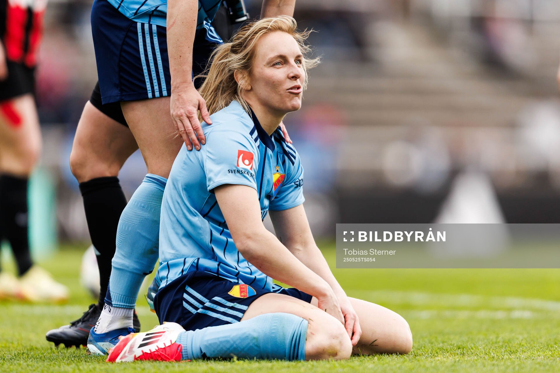 Djurgårdens Mimmi Larsson under fotbollsmatchen i Damallsvenskan mellan Djurgården och Brommapojkarna den 25 maj 2025 i Stockholm.