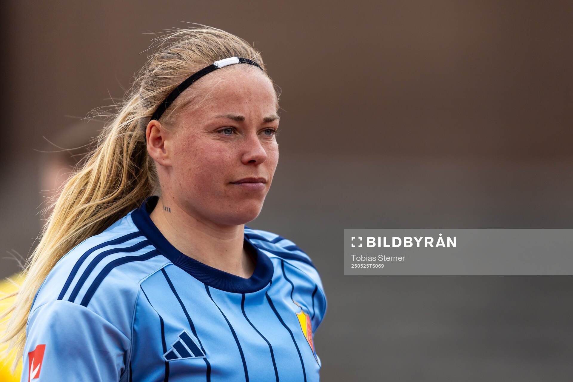 Djurgårdens Therese Åsland under fotbollsmatchen i Damallsvenskan mellan Djurgården och Brommapojkarna den 25 maj 2025 i Stockholm.