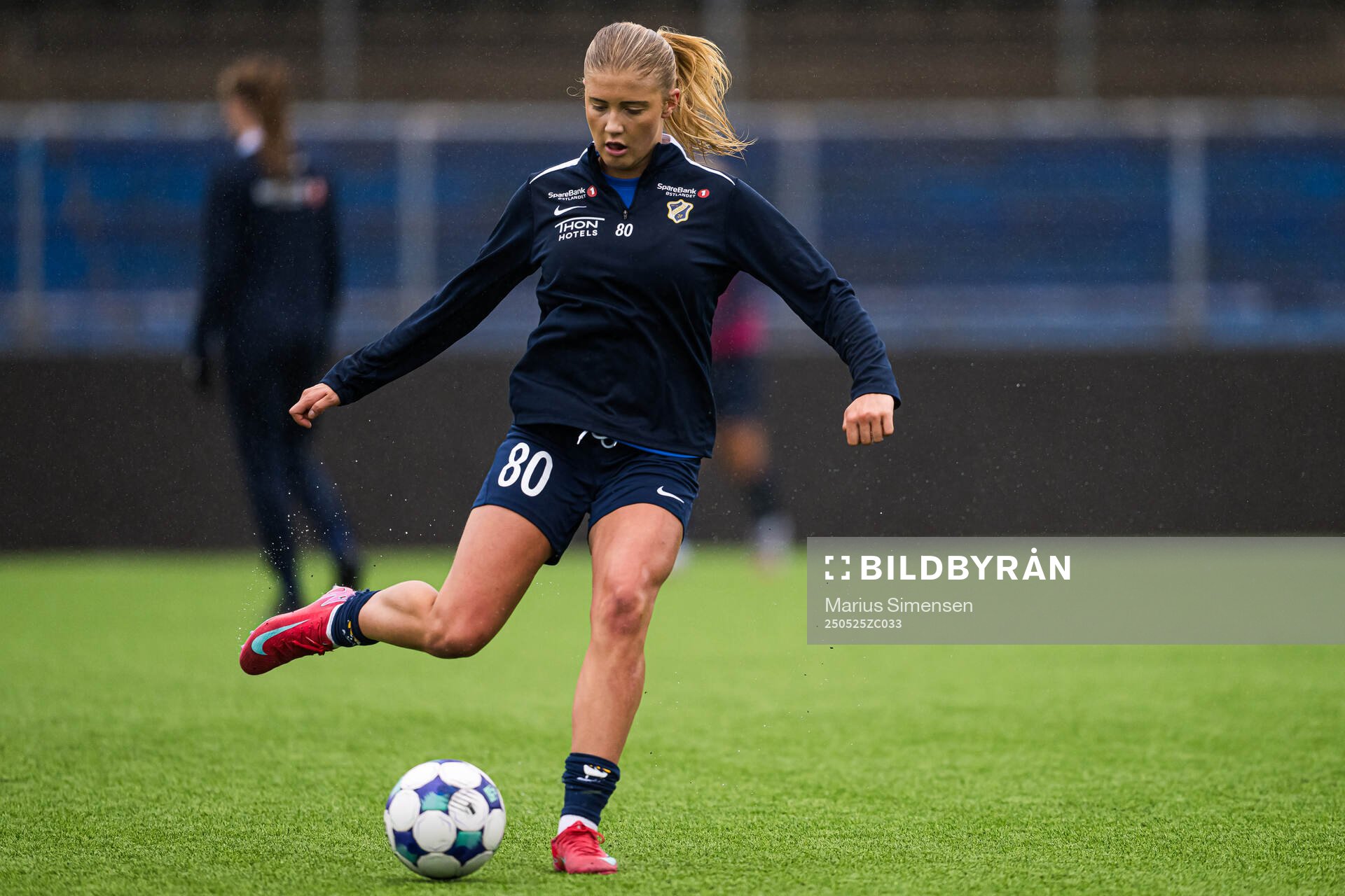 Celia Lind Halvorsen of Stabæk warms up