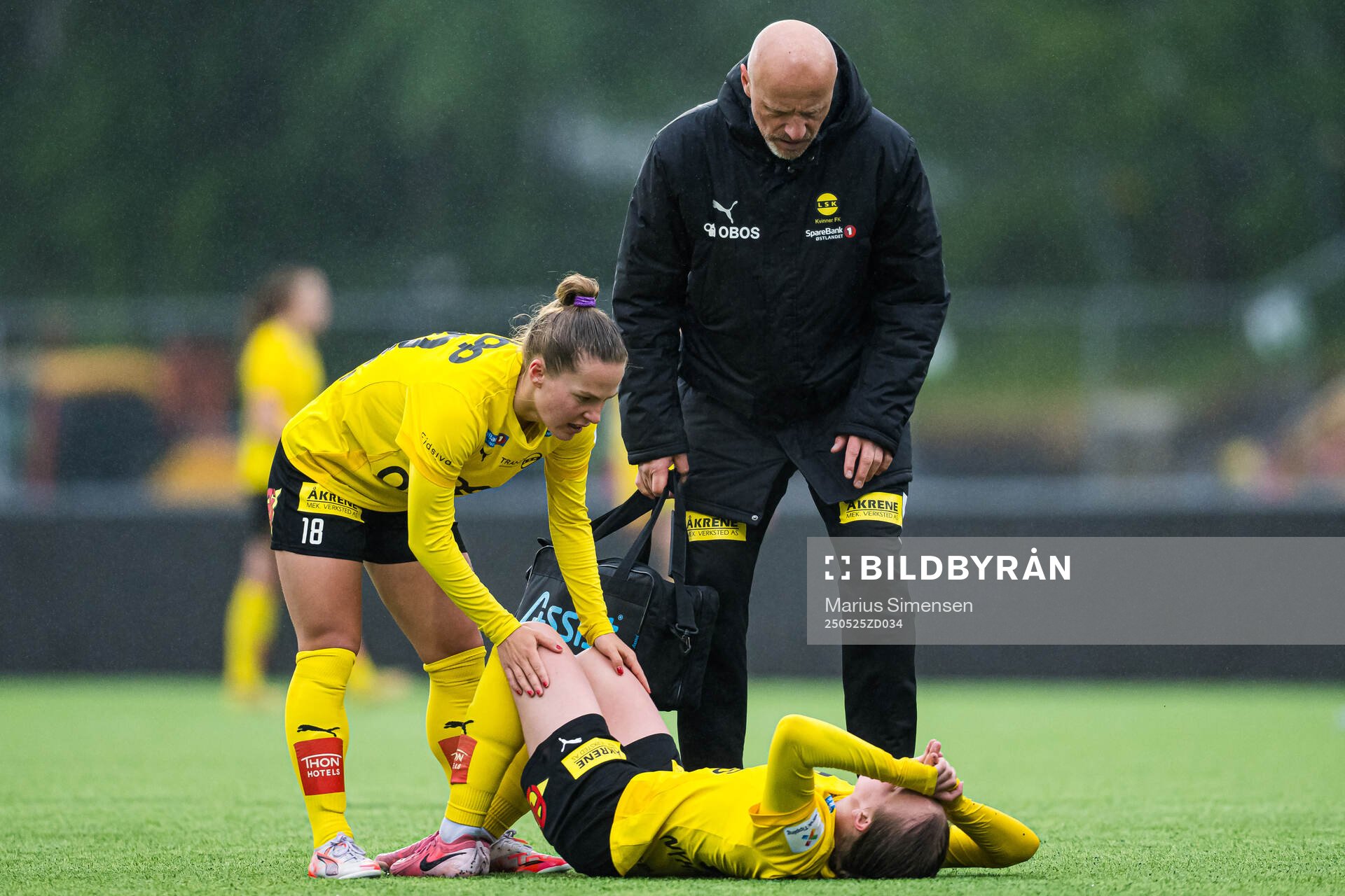 Mari Rosendal Nyhagen of LSK Kvinner with an injury during the Toppserien football match between Stabæk and LSK Kvinner on May 25, 2025 in Bekkestua.