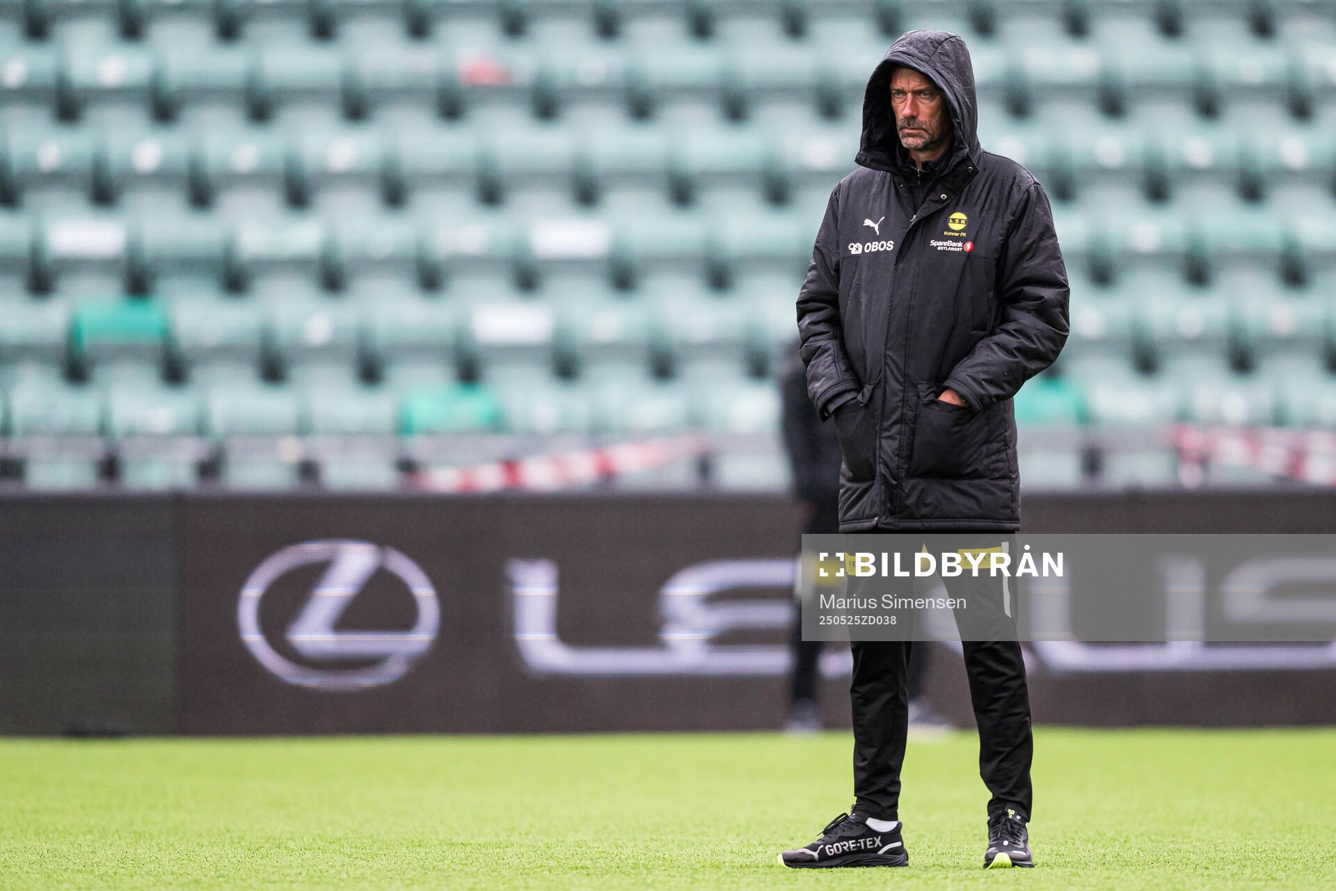 André Bergdølmo, head coach of LSK Kvinner, ahead of the Toppserien football match between Stabæk and LSK Kvinner on May 25, 2025 in Bekkestua.