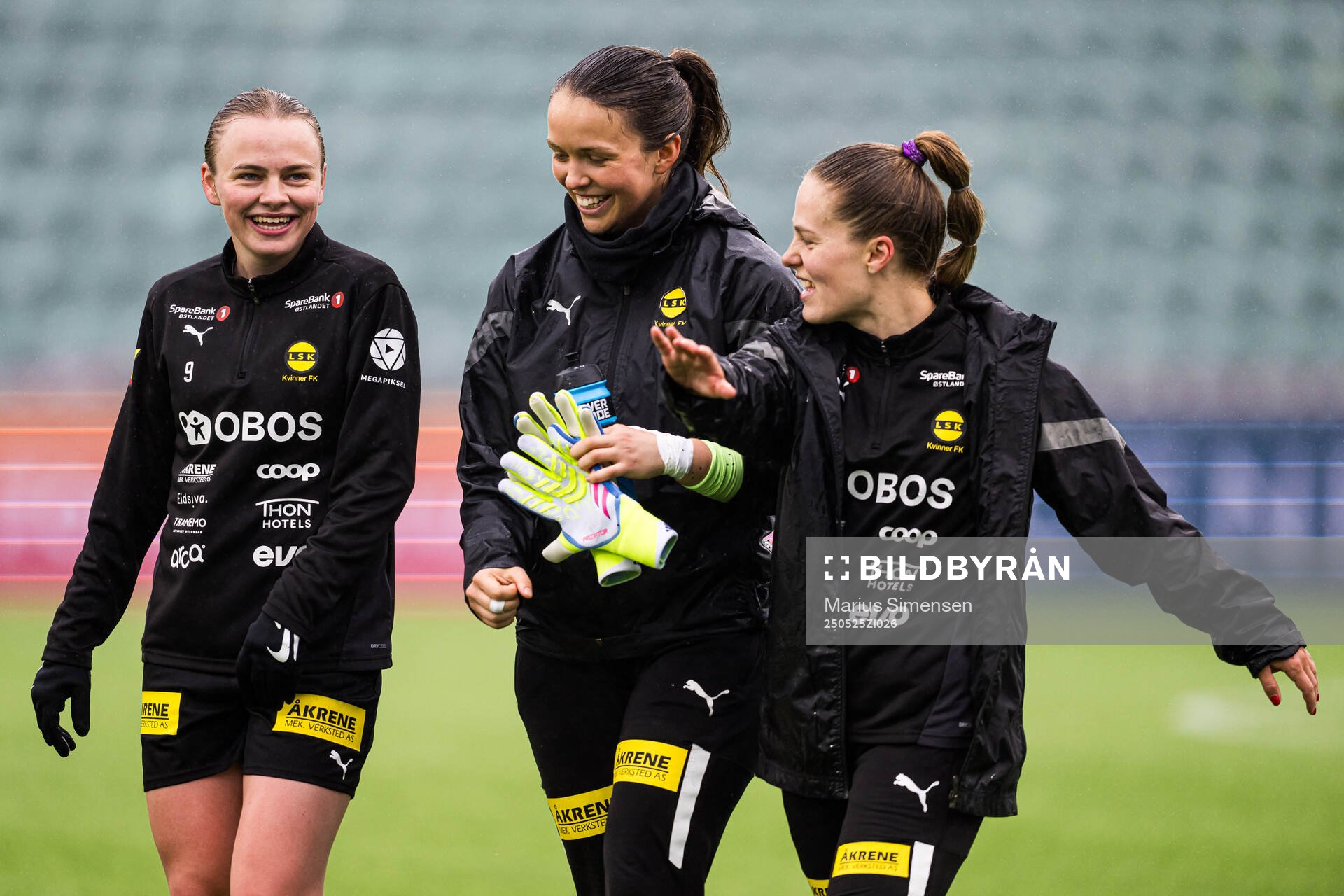 Mari Rosendal Nyhagen and Sara Margrethe Hoftun Bjerksæter of LSK Kvinner ahead of the Toppserien football match between Stabæk and LSK Kvinner on May 25, 2025 in Bekkestua.