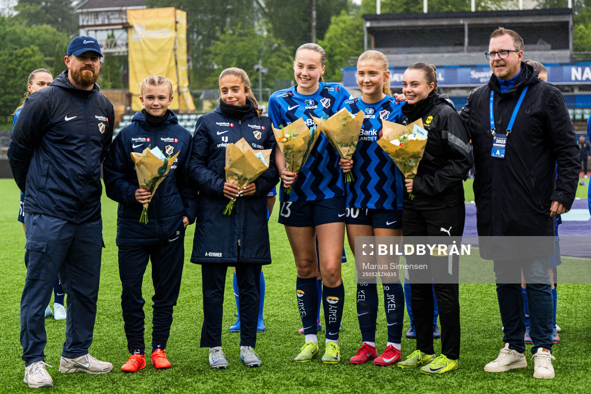 Elida Holvik Kolbjørnsen, Sandra Pallesen-Nygård, Mille Helland Flø, Celia Lind Halvorsen of Stabæk and Christina Louise Herseth of LSK Kvinner ahead of the Toppserien football match between Stabæk and LSK Kvinner on May 25, 2025 in Bekkestua.