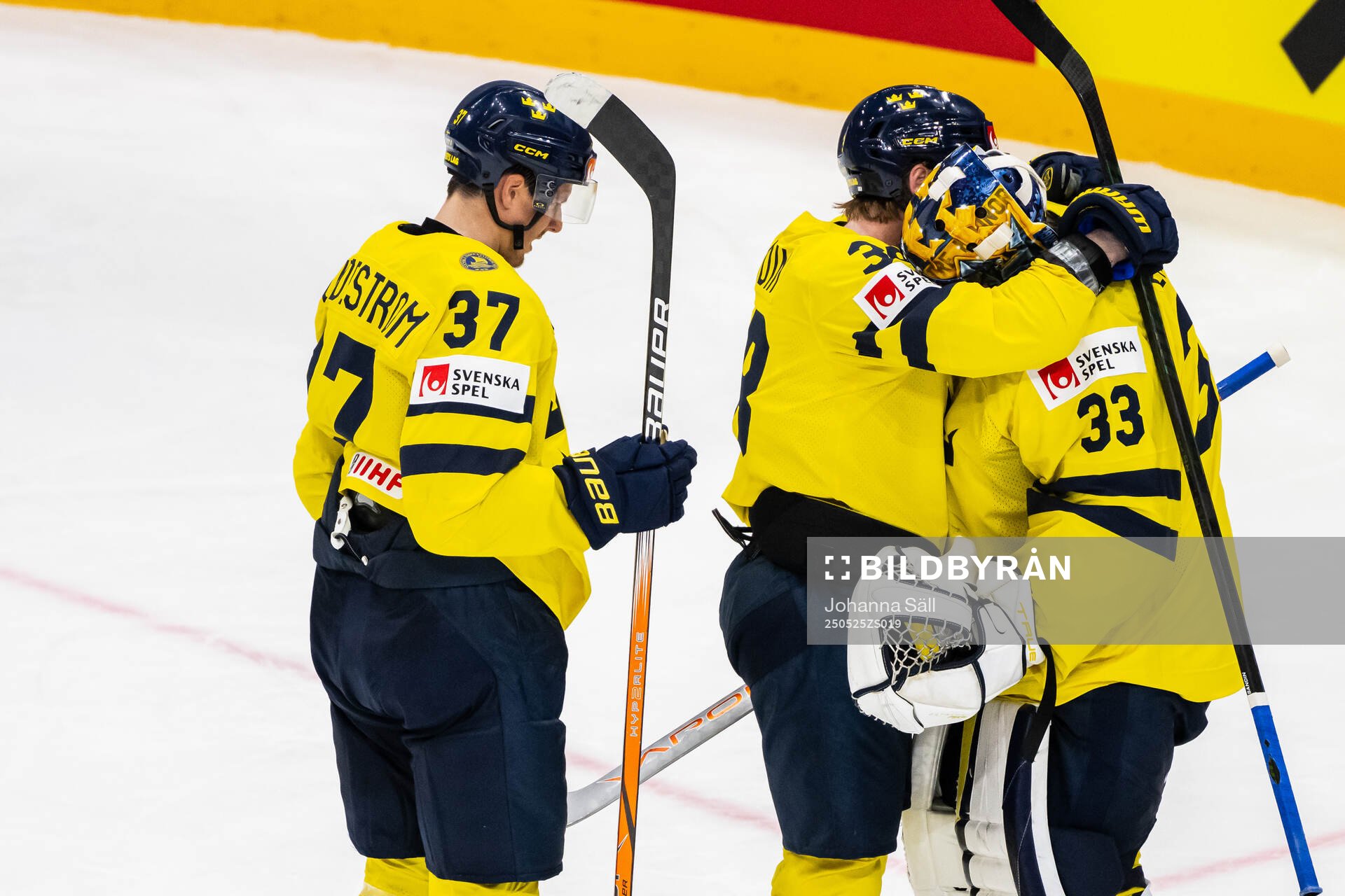 Rasmus Sandin and goalkeeper Samuel Ersson of Sweden
