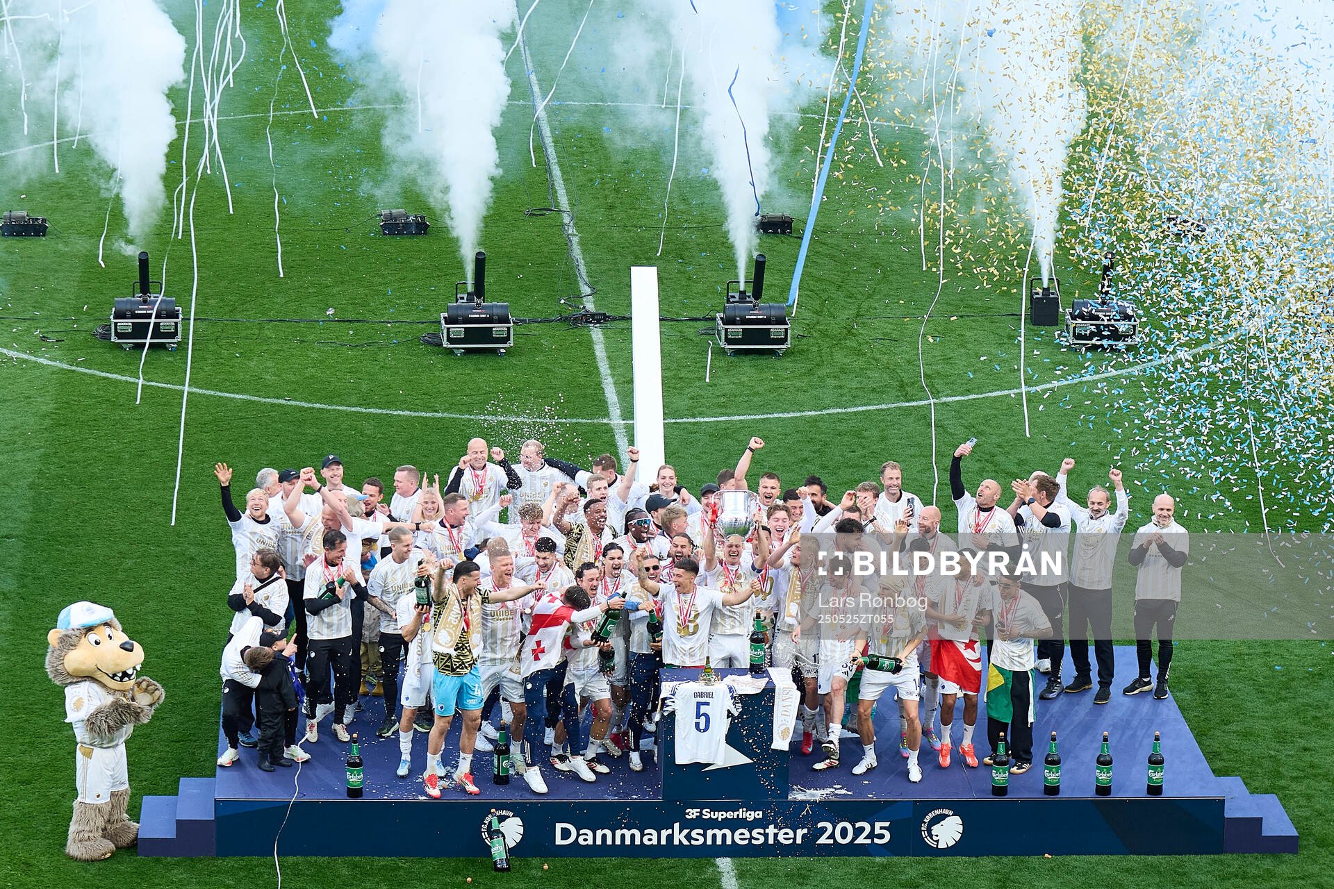 COPENHAGEN, DENMARK - MAY 25: General view of the players