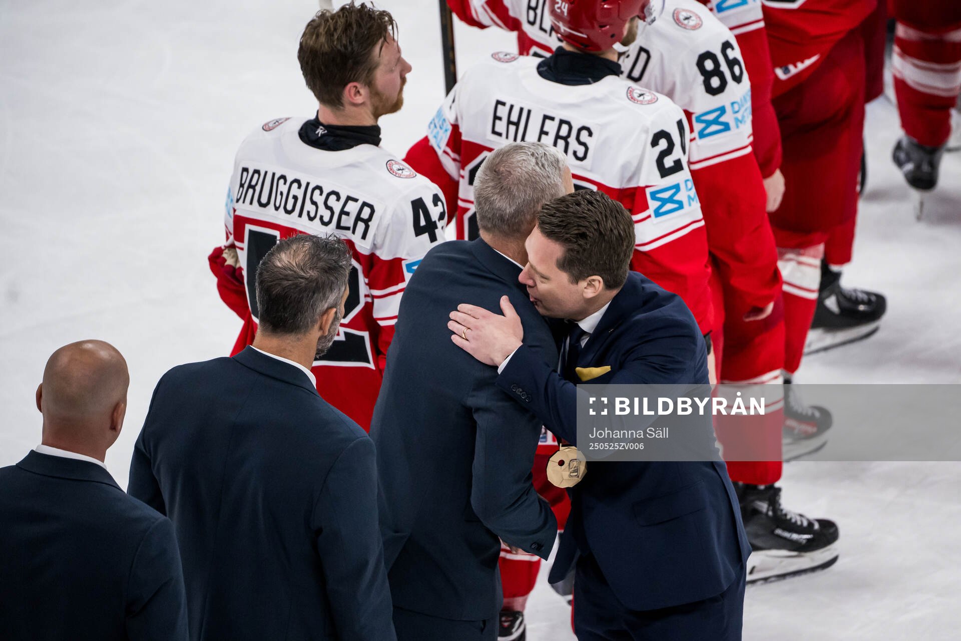 Head coach Mikael Gath of Denmark and Head coach Sam Hallam