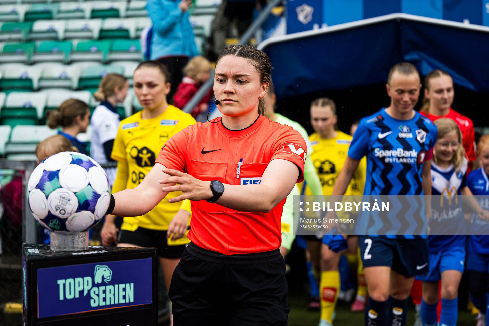 Karoline Marie Jensen, referee, ahead of the Toppserien football match between Stabæk and LSK Kvinner on May 25, 2025 in Bekkestua.