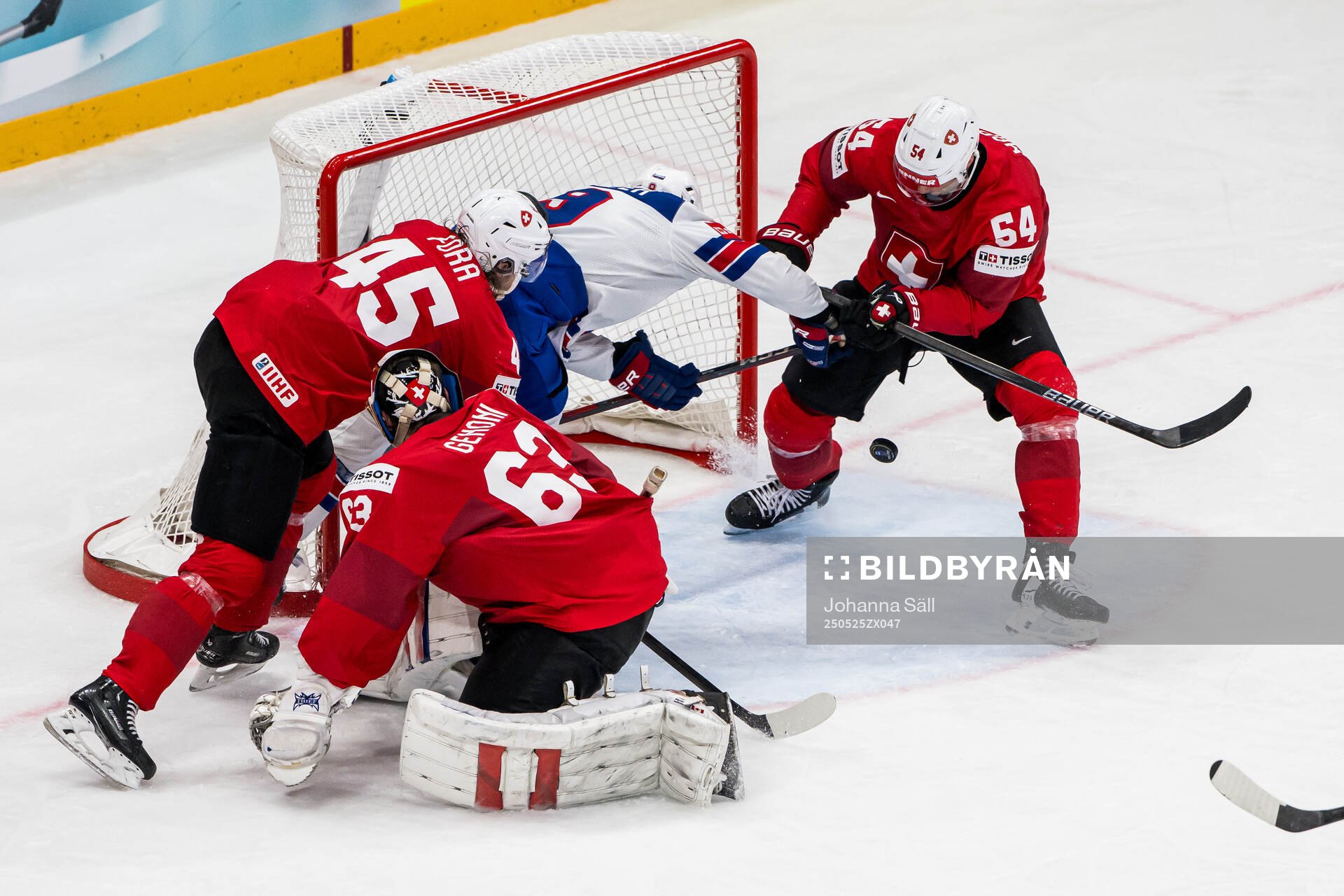 Michael Fora, goaltender Leonardo Genoni and Christian