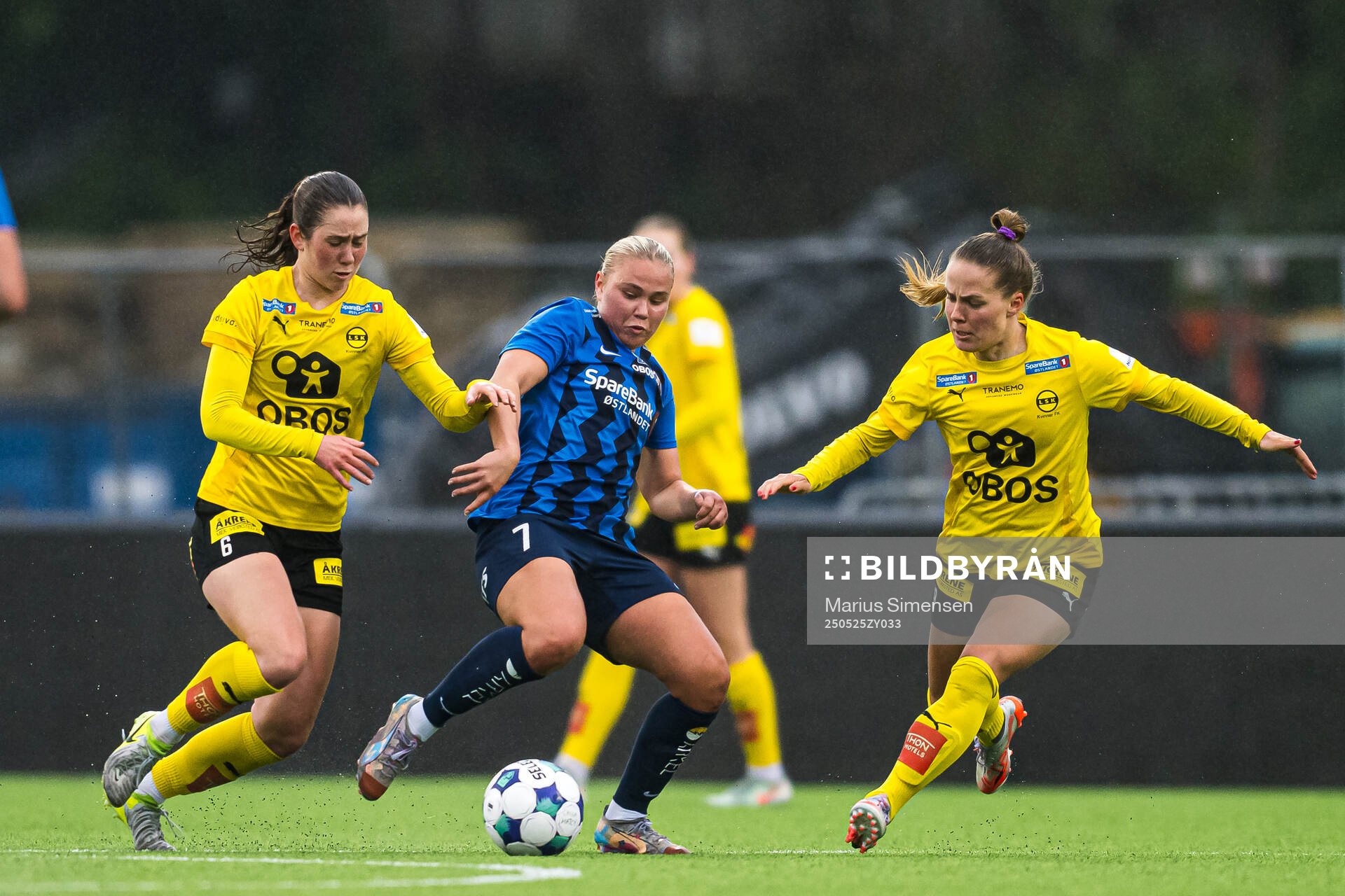Carina Wik Alfredsen of LSK Kvinner, Mathea Berg-Solemdal of Stabæk and Sara Margrethe Hoftun Bjerksæter of LSK Kvinner during the Toppserien football match between Stabæk and LSK Kvinner on May 25, 2025 in Bekkestua.
