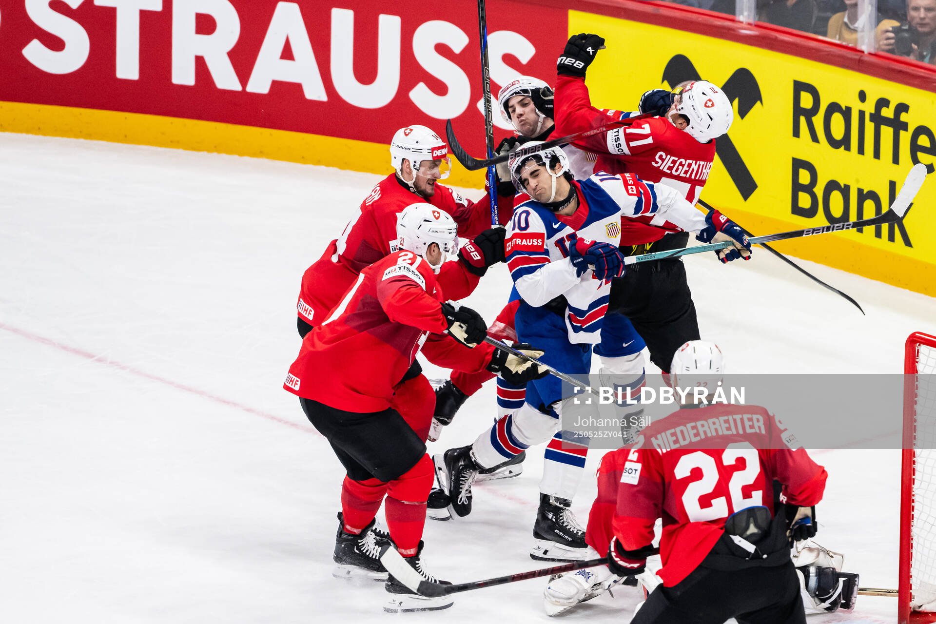 Dean Kukan, Kevin Fiala and Jonas Siegenthaler of