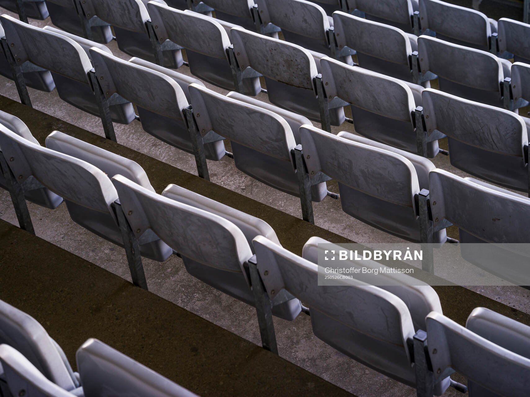 Stolar på läktaren på Landskrona IP inför fotbollsmatchen i Superettan mellan Landskrona och Falkenberg den 26 maj 2025 i Landskrona.