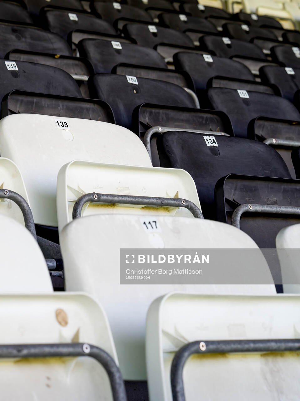 Stolar på läktaren på Landskrona IP inför fotbollsmatchen i Superettan mellan Landskrona och Falkenberg den 26 maj 2025 i Landskrona.