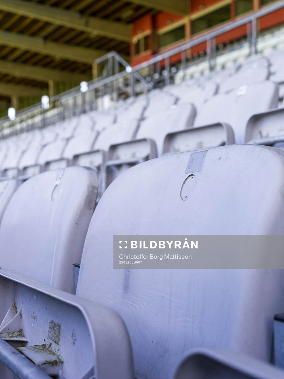 Stolar på läktaren på Landskrona IP inför fotbollsmatchen i Superettan mellan Landskrona och Falkenberg den 26 maj 2025 i Landskrona.