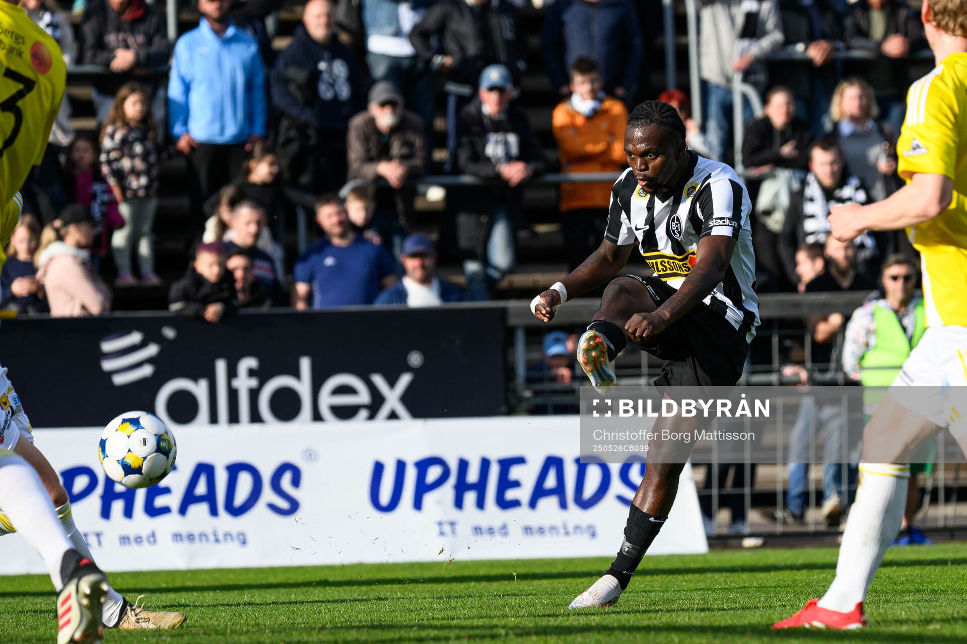 Landskronas Kofi Asare under fotbollsmatchen i Superettan mellan Landskrona och Falkenberg den 26 maj 2025 i Landskrona. 