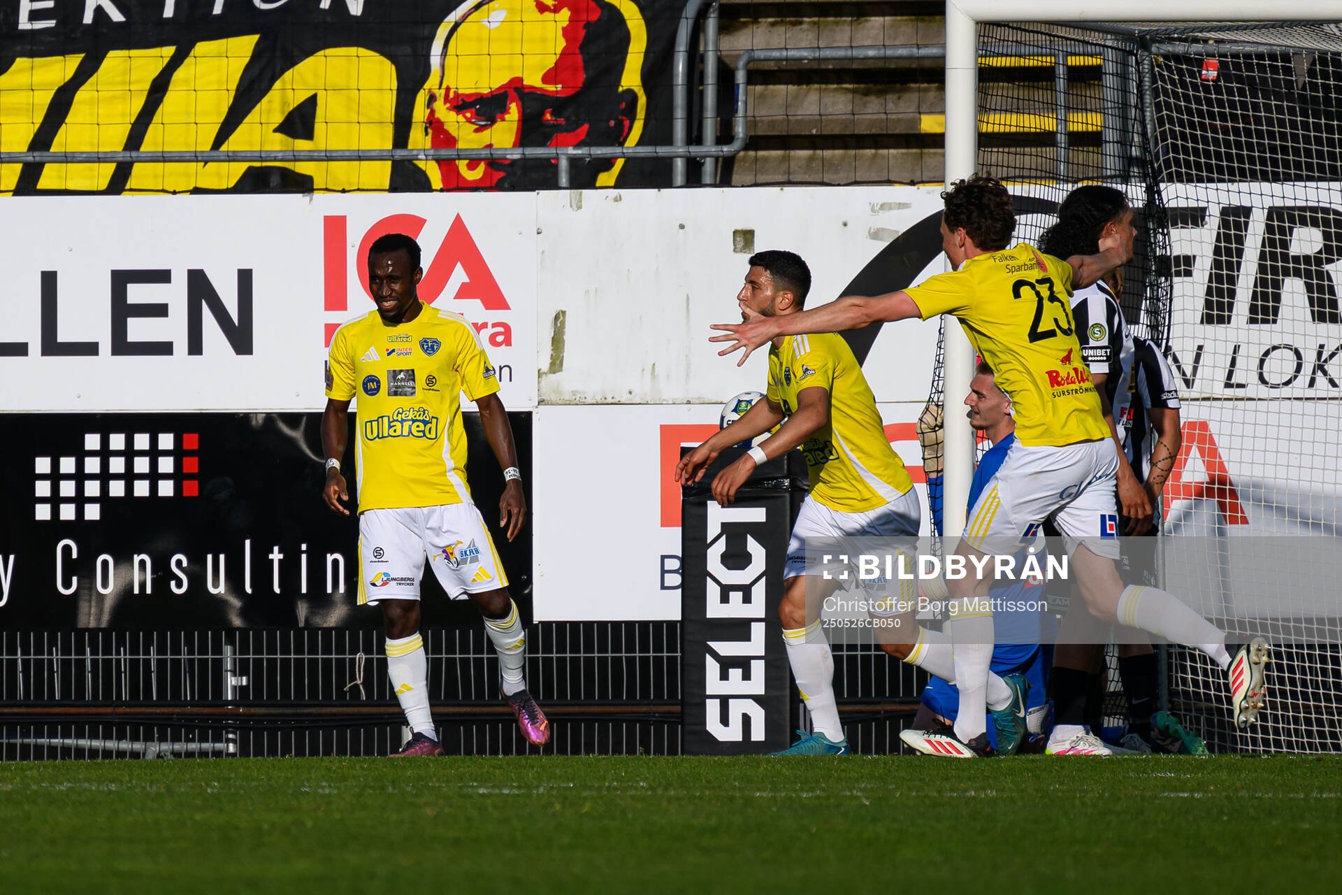 Falkenbergs Wanbe Godwin Aguda jublar efter 0-1 under fotbollsmatchen i Superettan mellan Landskrona och Falkenberg den 26 maj 2025 i Landskrona.