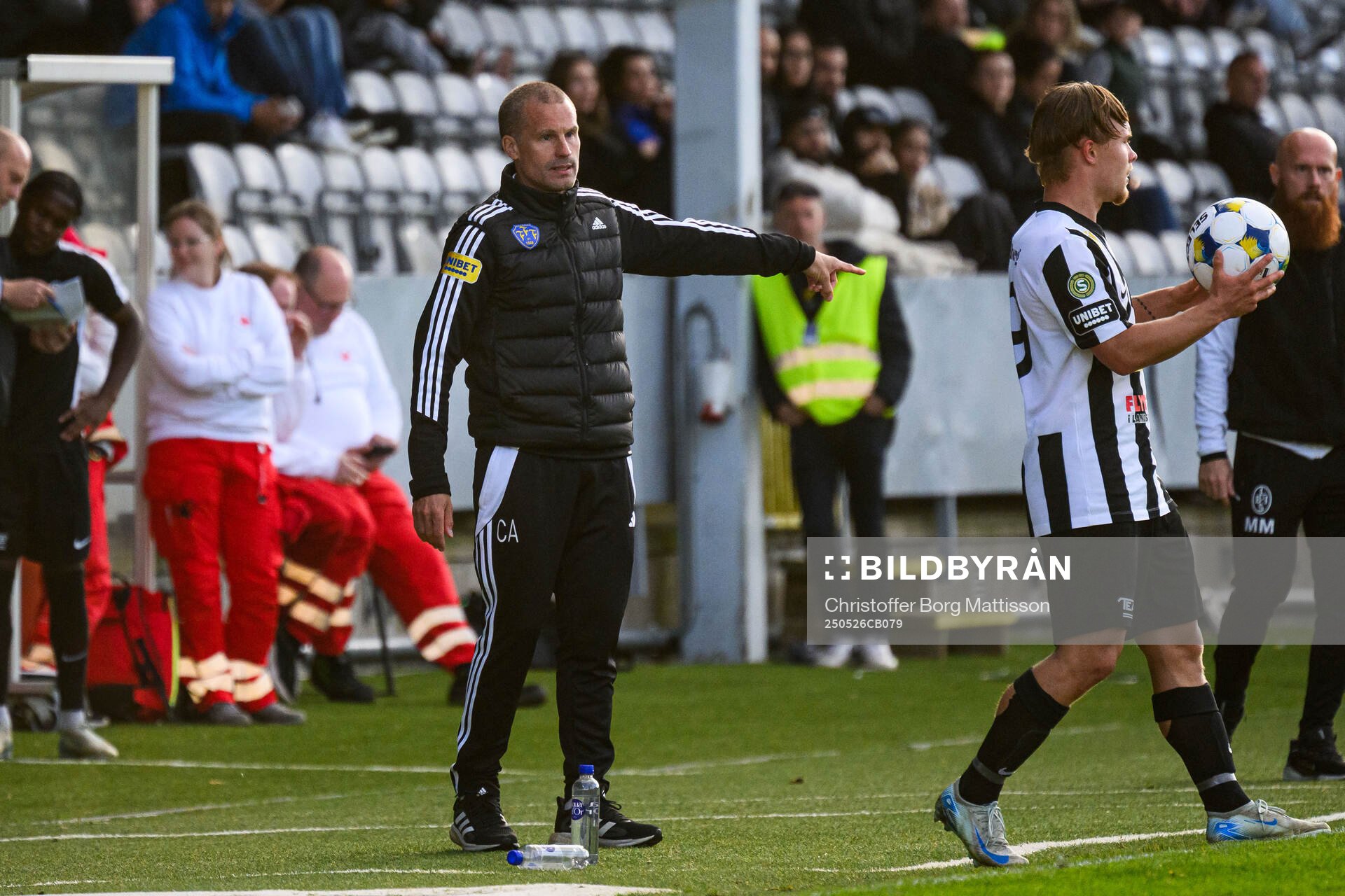 Falkenbergs tränare Christoffer Andersson under fotbollsmatchen i Superettan mellan Landskrona och Falkenberg den 26 maj 2025 i Landskrona.