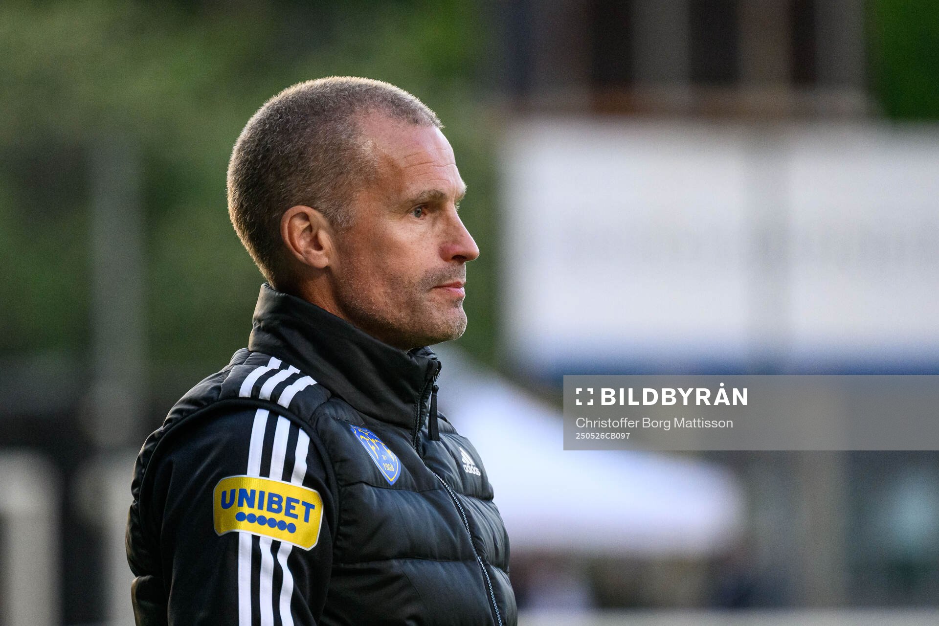 Falkenbergs tränare Christoffer Andersson under fotbollsmatchen i Superettan mellan Landskrona och Falkenberg den 26 maj 2025 i Landskrona.