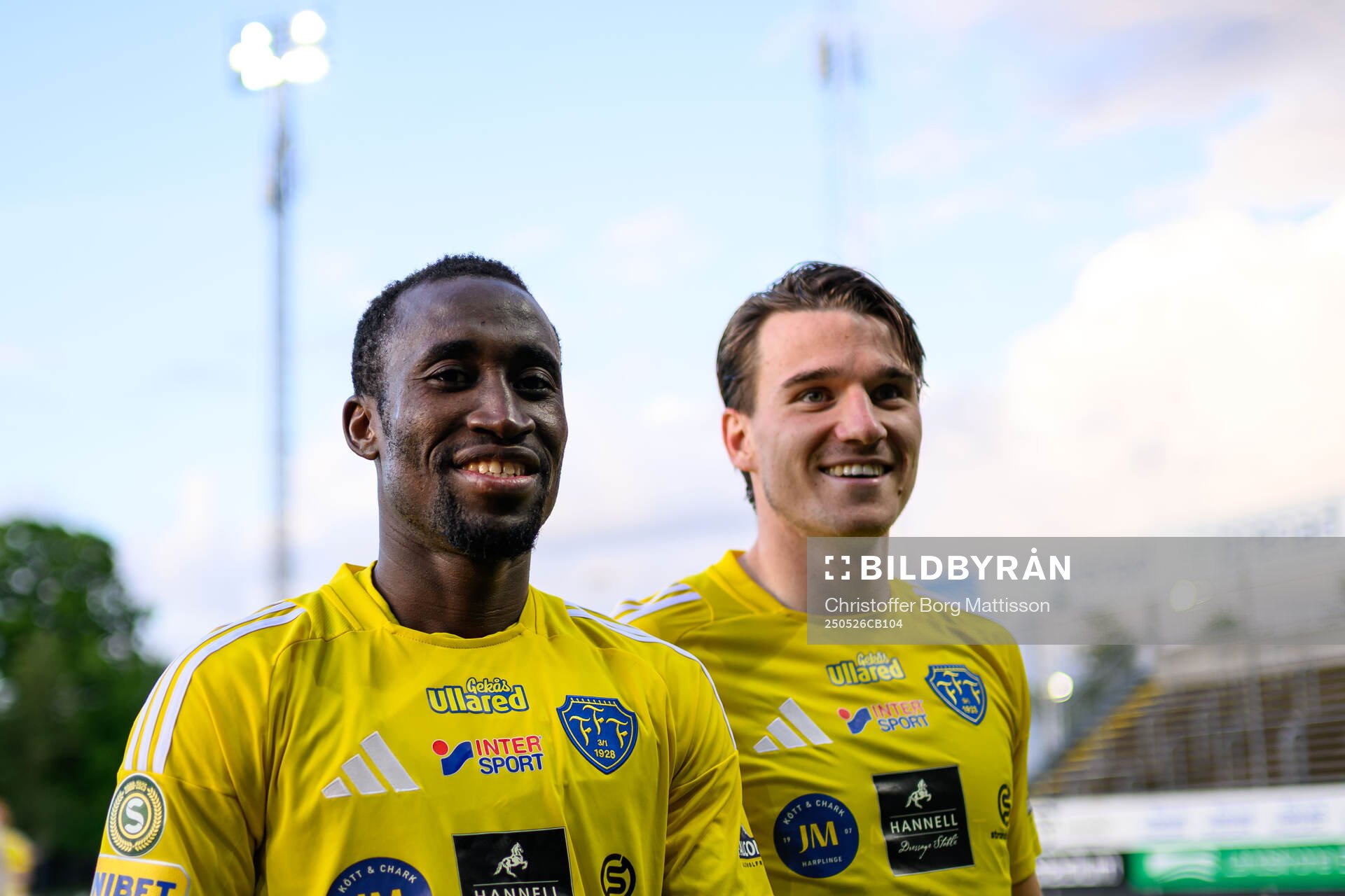 Falkenbergs Wanbe Godwin Aguda och Oskar Lindberg jublar efter fotbollsmatchen i Superettan mellan Landskrona och Falkenberg den 26 maj 2025 i Landskrona.