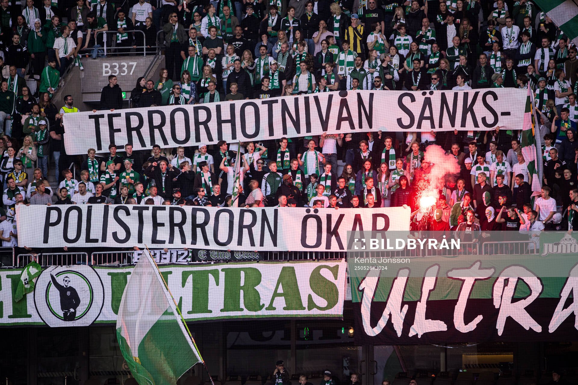 Hammarbys supportrar med banderoll