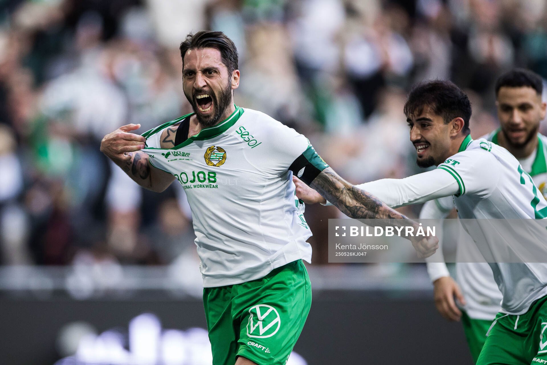 Hammarbys Nahir Besara jublar efter 1-0 under fotbollsmatchen i Allsvenskan mellan Hammarby och Degerfors den 26 maj 2025 i Stockholm. 