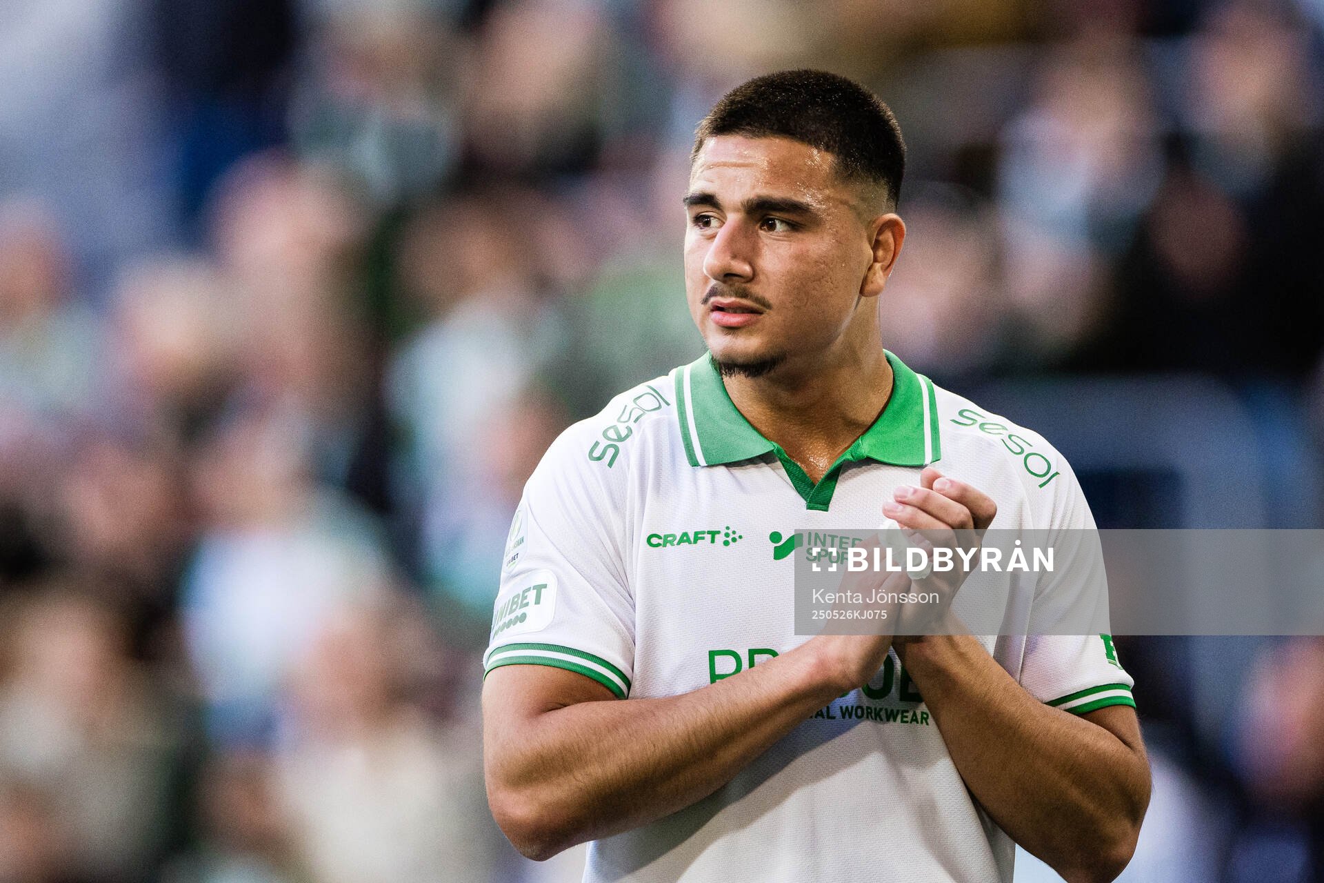 Hammarbys Jusef Erabi efter fotbollsmatchen i Allsvenskan mellan Hammarby och Degerfors den 26 maj 2025 i Stockholm. 