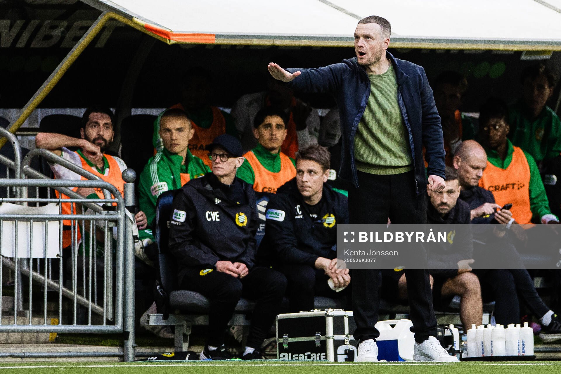 Hammarbys tränare Kim Hellberg under fotbollsmatchen i Allsvenskan mellan Hammarby och Degerfors den 26 maj 2025 i Stockholm. 